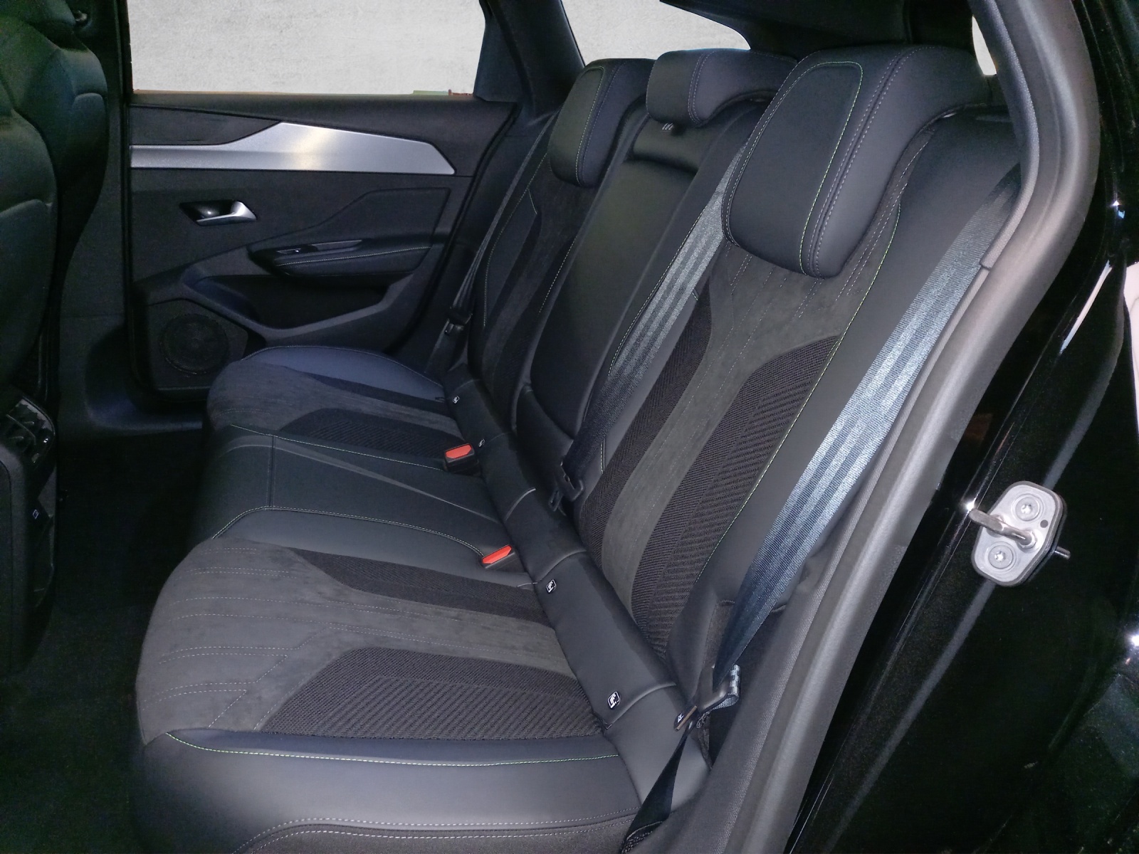 PEUGEOT 308 SW 1.6 PHEV 180 GT-image-12