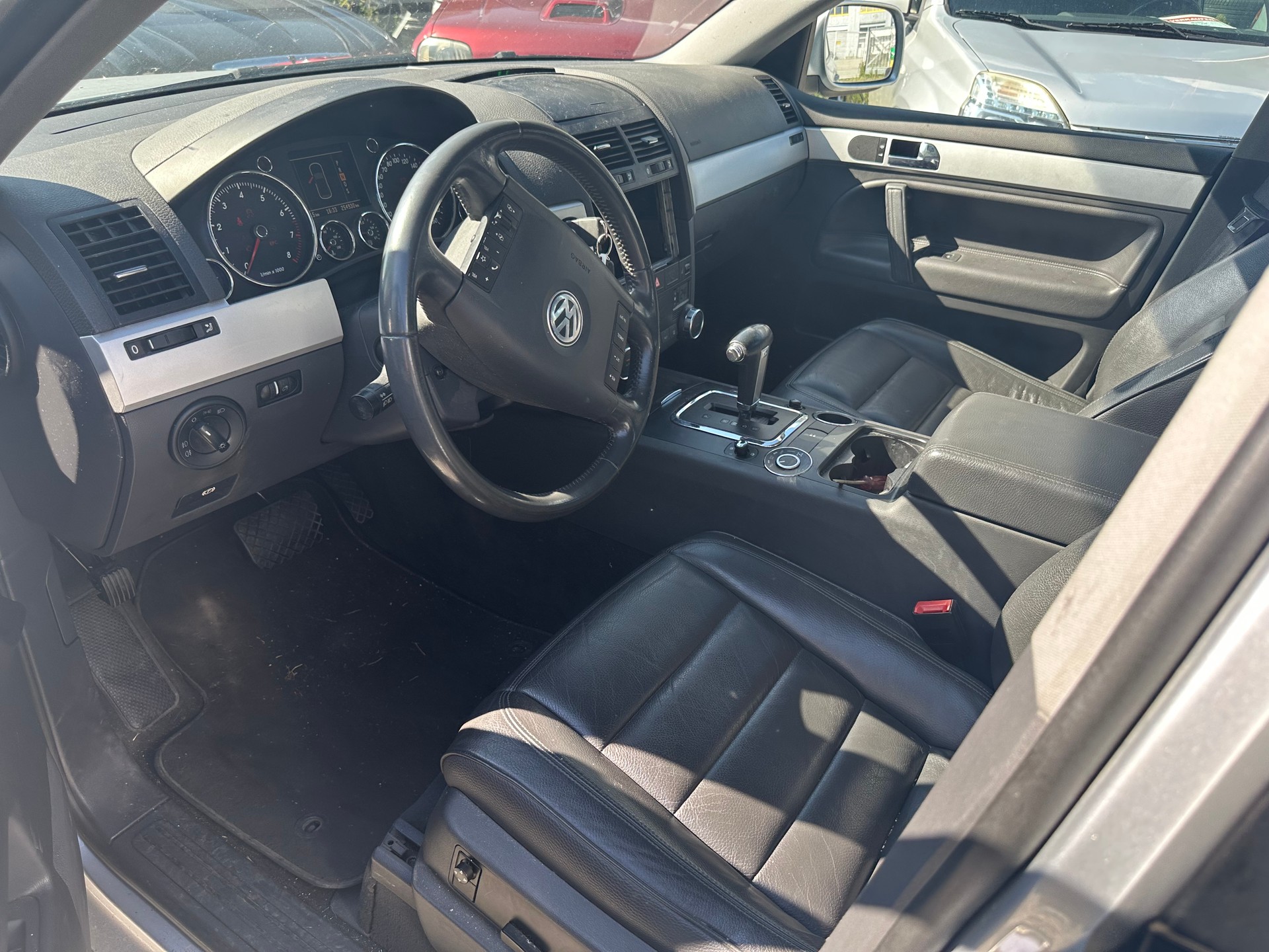 VW Touareg 3.6 V6 FSI Automatic-image-9