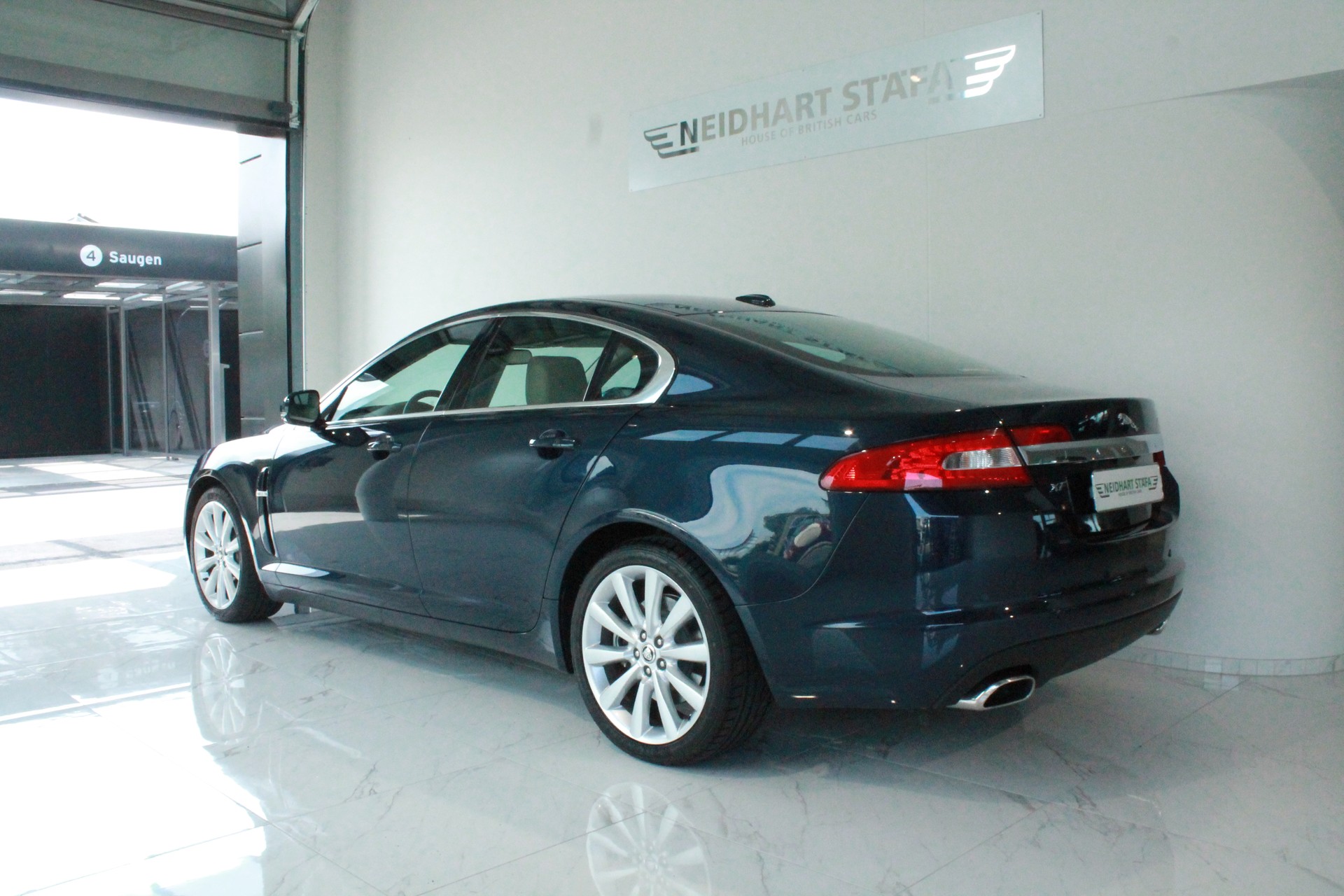 JAGUAR XF 5.0 V8 Portfolio-showroom-element-2