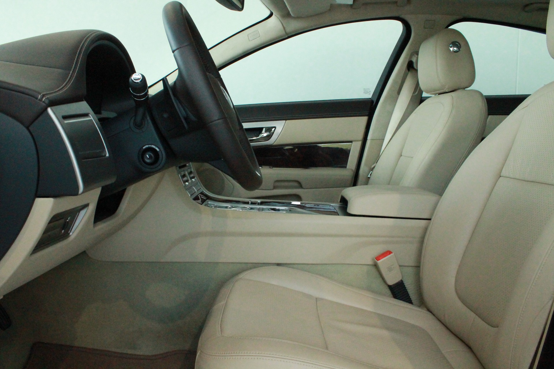 JAGUAR XF 5.0 V8 Portfolio-showroom-element-3