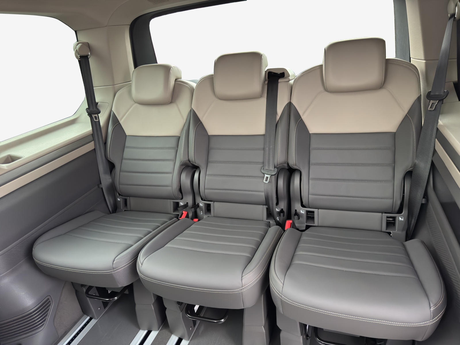 VW Multivan 2.0 TDI Life DSG-image-12