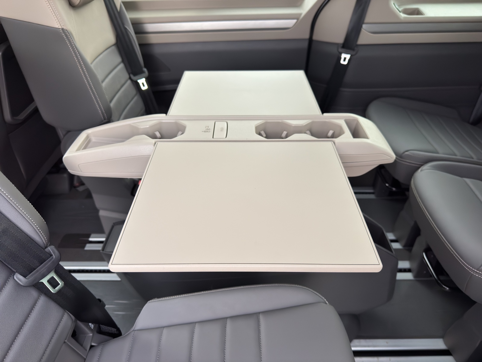 VW Multivan 2.0 TDI Life DSG-image-13