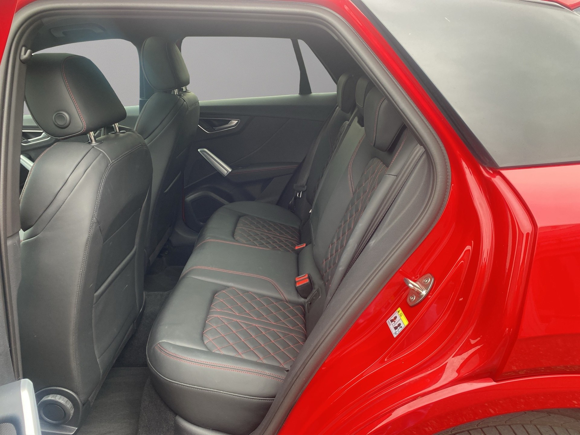 AUDI Q2 40 TFSI S line quattro S-tronic-image-11