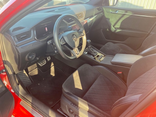 SKODA Superb Combi 2.0 TDI 190 SportLine+ 4x4 DSG-image-9