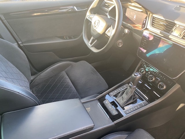 SKODA Superb Combi 2.0 TDI 190 SportLine+ 4x4 DSG-image-12