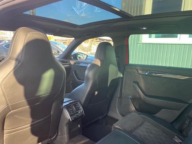 SKODA Superb Combi 2.0 TDI 190 SportLine+ 4x4 DSG-image-11