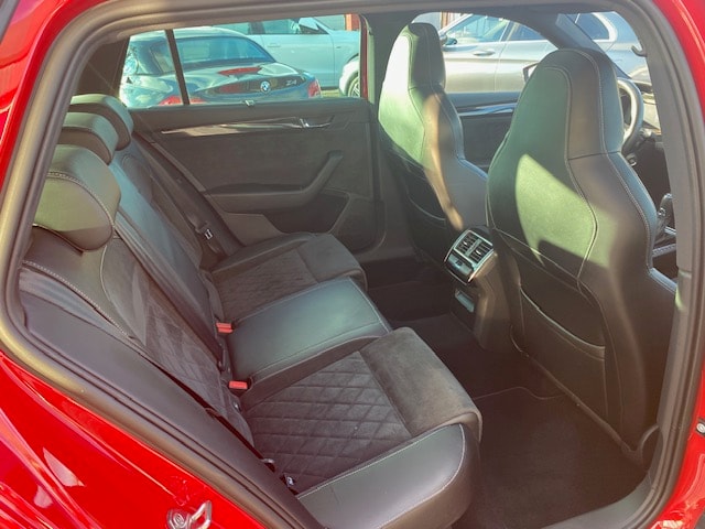 SKODA Superb Combi 2.0 TDI 190 SportLine+ 4x4 DSG-image-16
