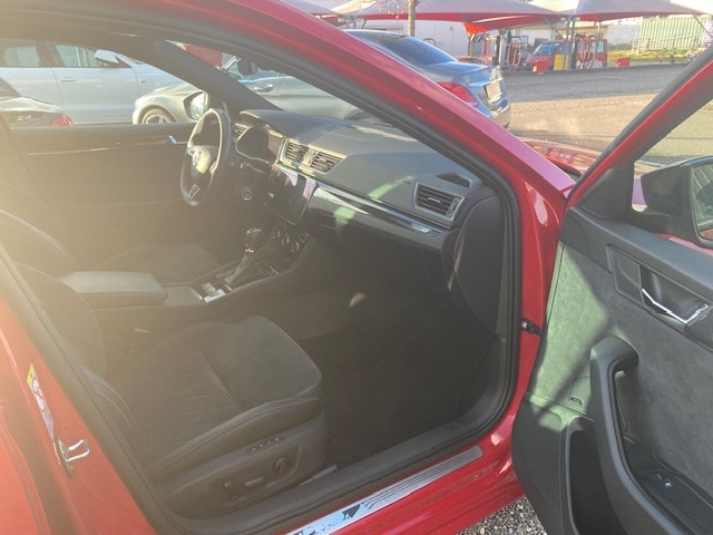 SKODA Superb Combi 2.0 TDI 190 SportLine+ 4x4 DSG-image-15