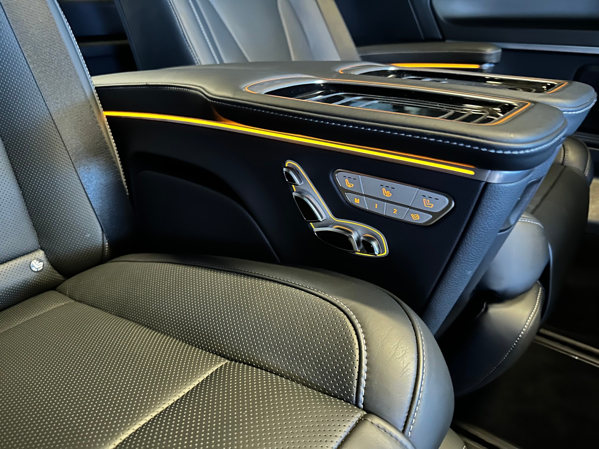 MERCEDES-BENZ V 300 d lang Avantgarde 9G-Tronic-image-10