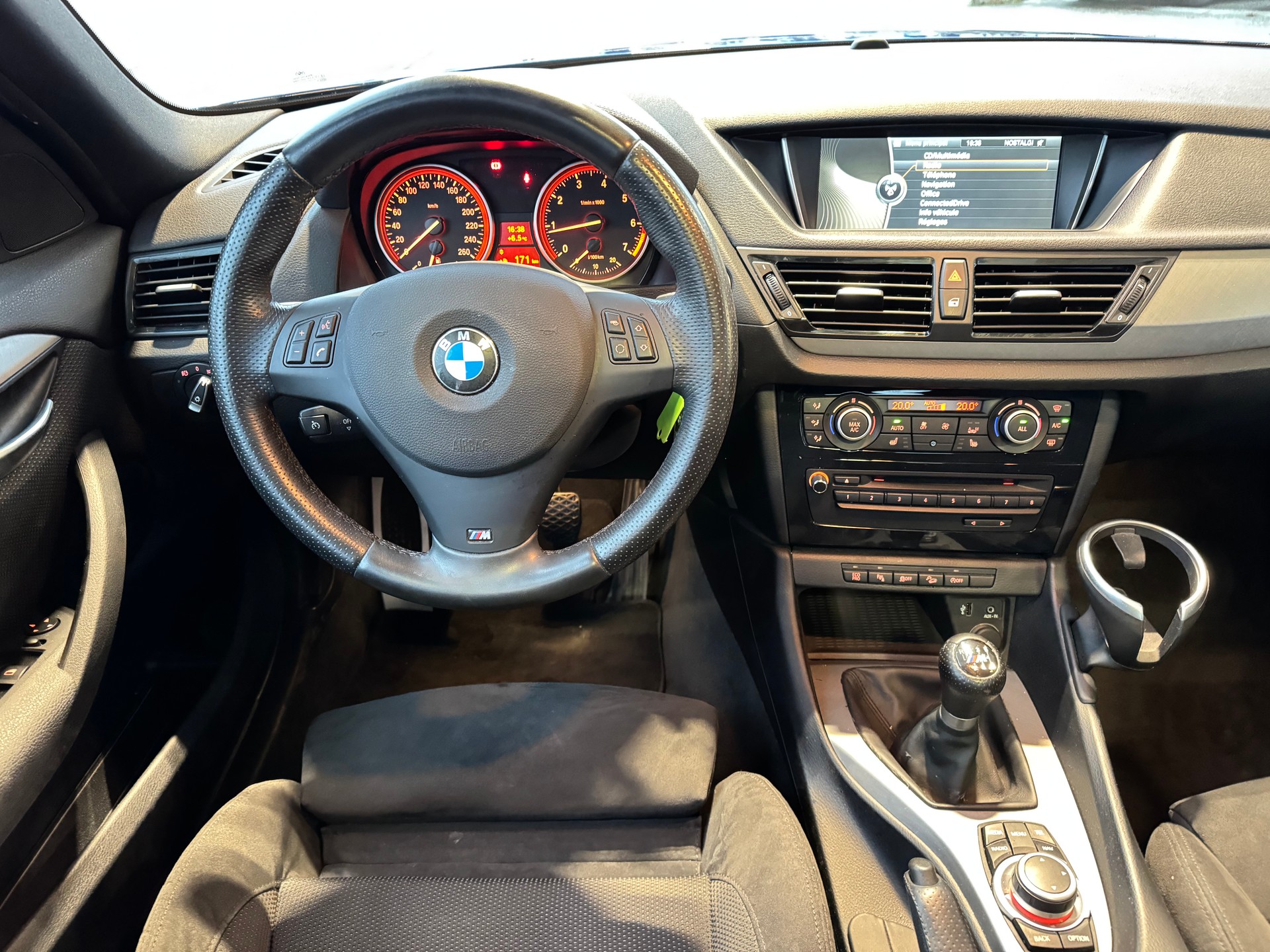 BMW X1 xDrive 20i-image-11