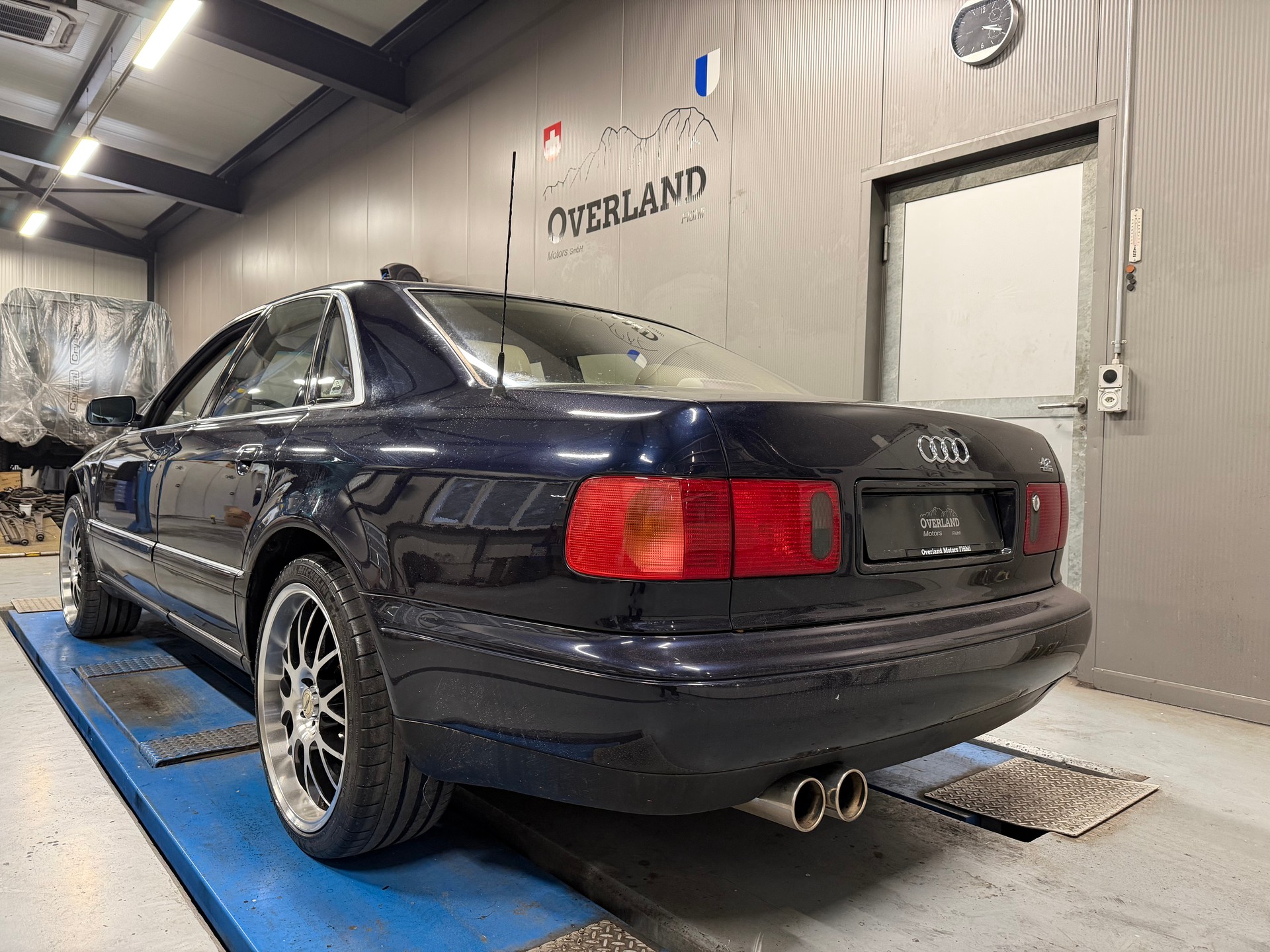 AUDI A8 4.2 quattro tiptronic-image-3