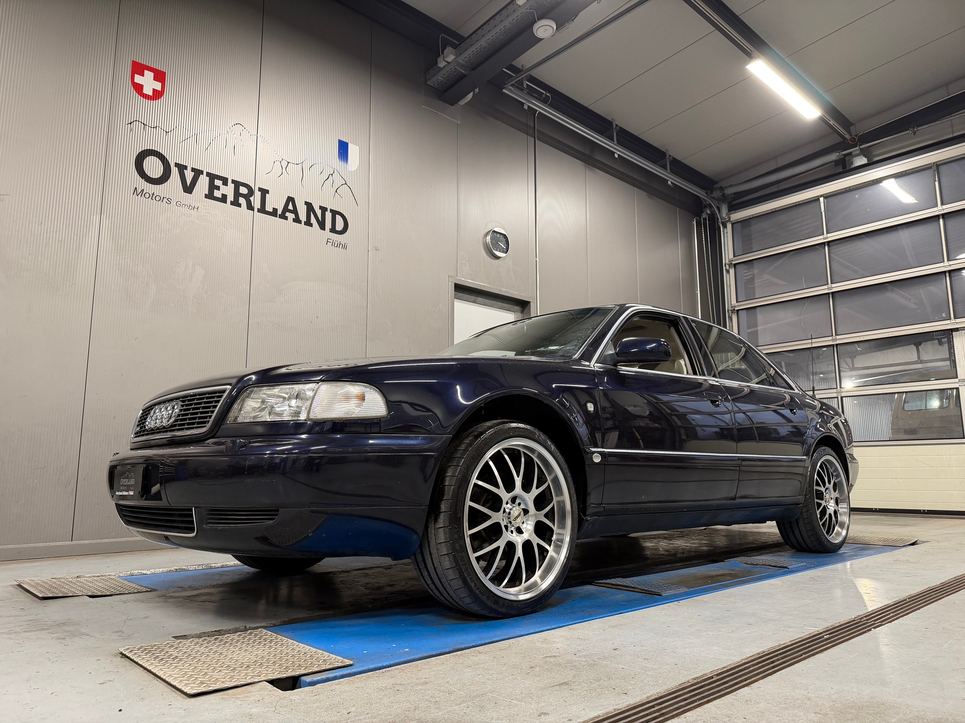 AUDI A8 4.2 quattro tiptronic-image-11
