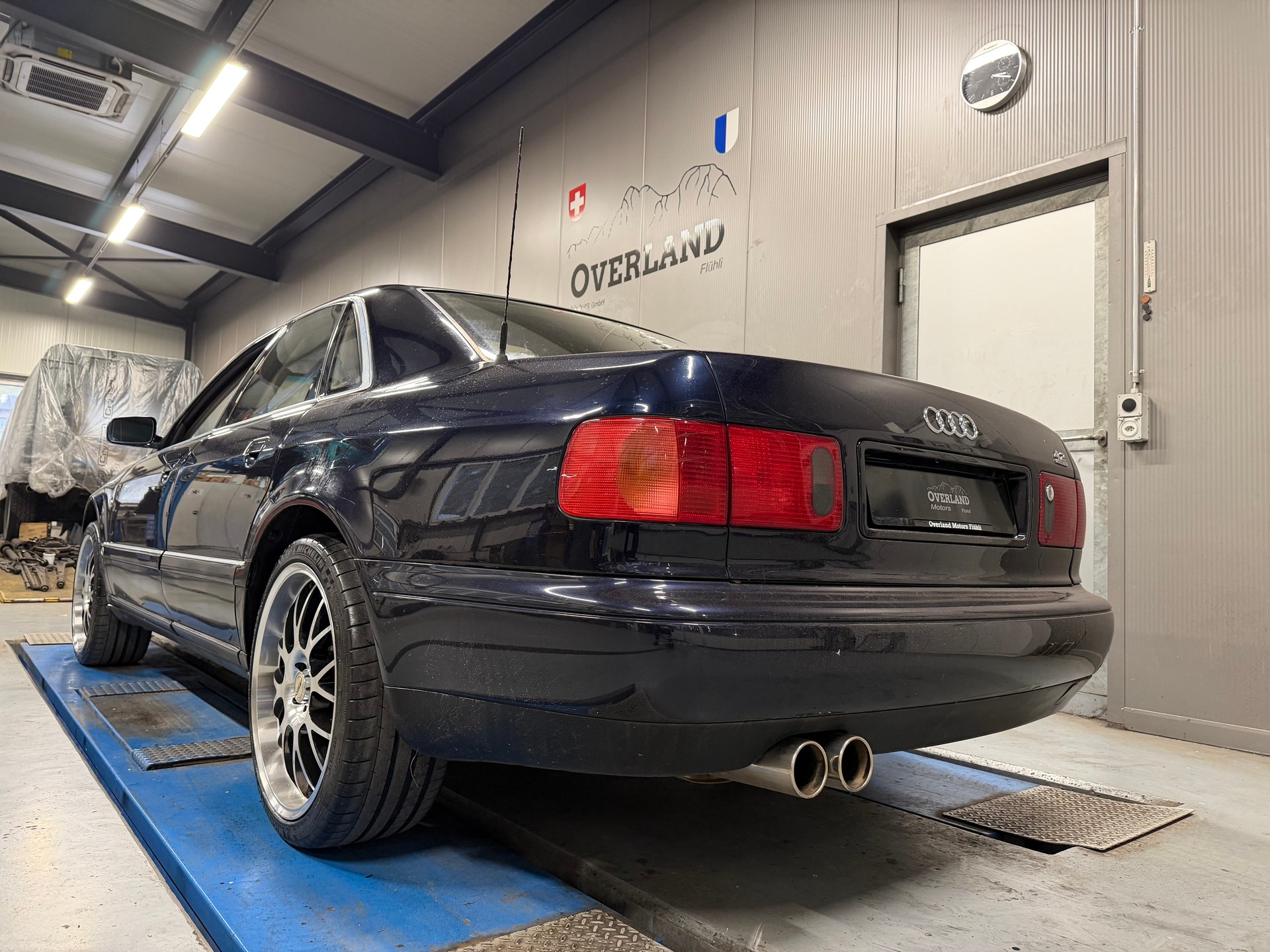 AUDI A8 4.2 quattro tiptronic-image-2