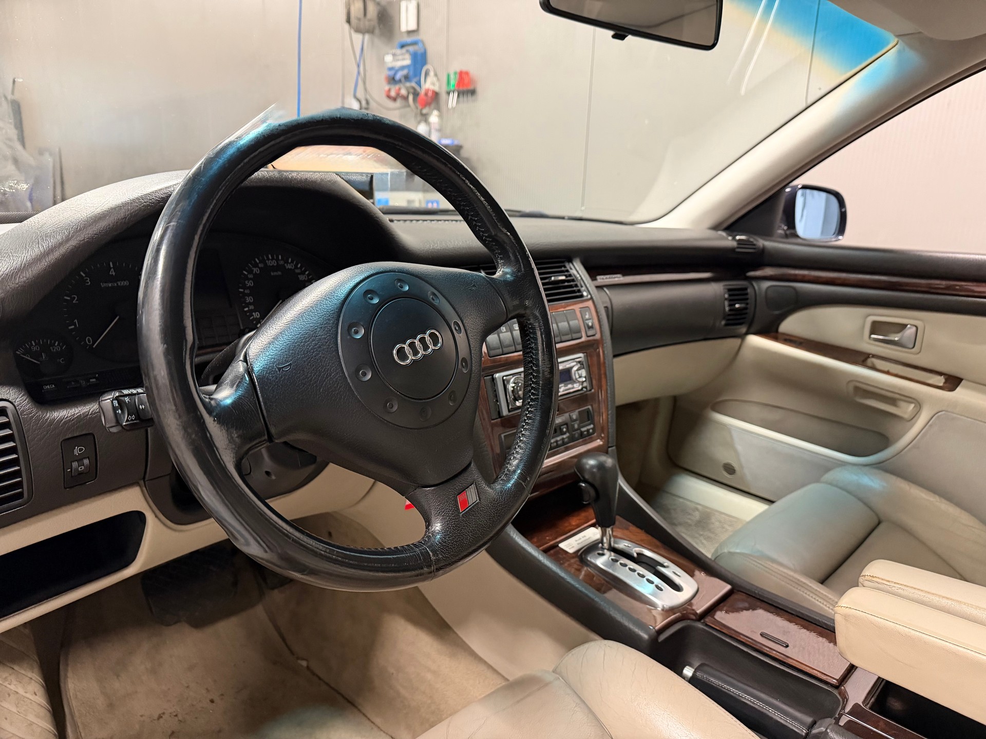 AUDI A8 4.2 quattro tiptronic-image-9