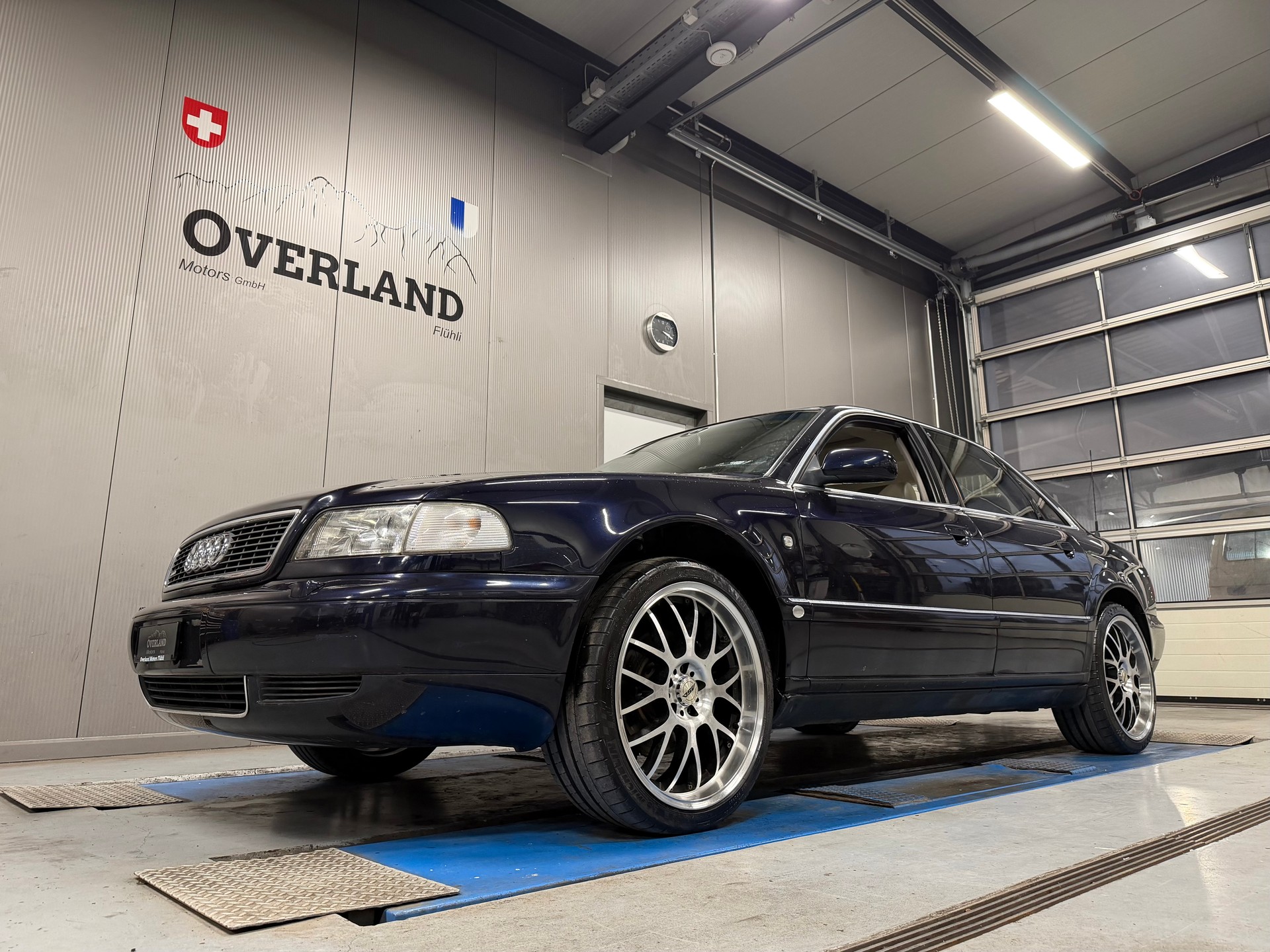 AUDI A8 4.2 quattro tiptronic-image-0