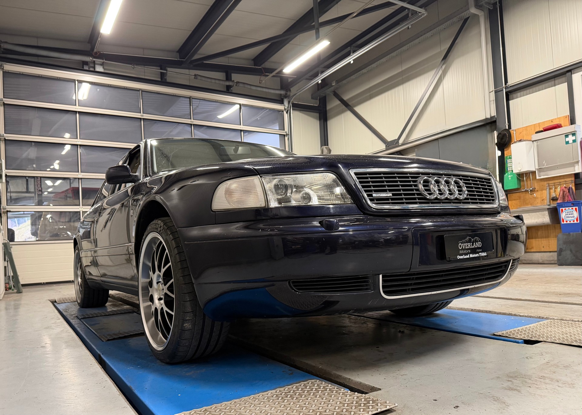 AUDI A8 4.2 quattro tiptronic-image-6