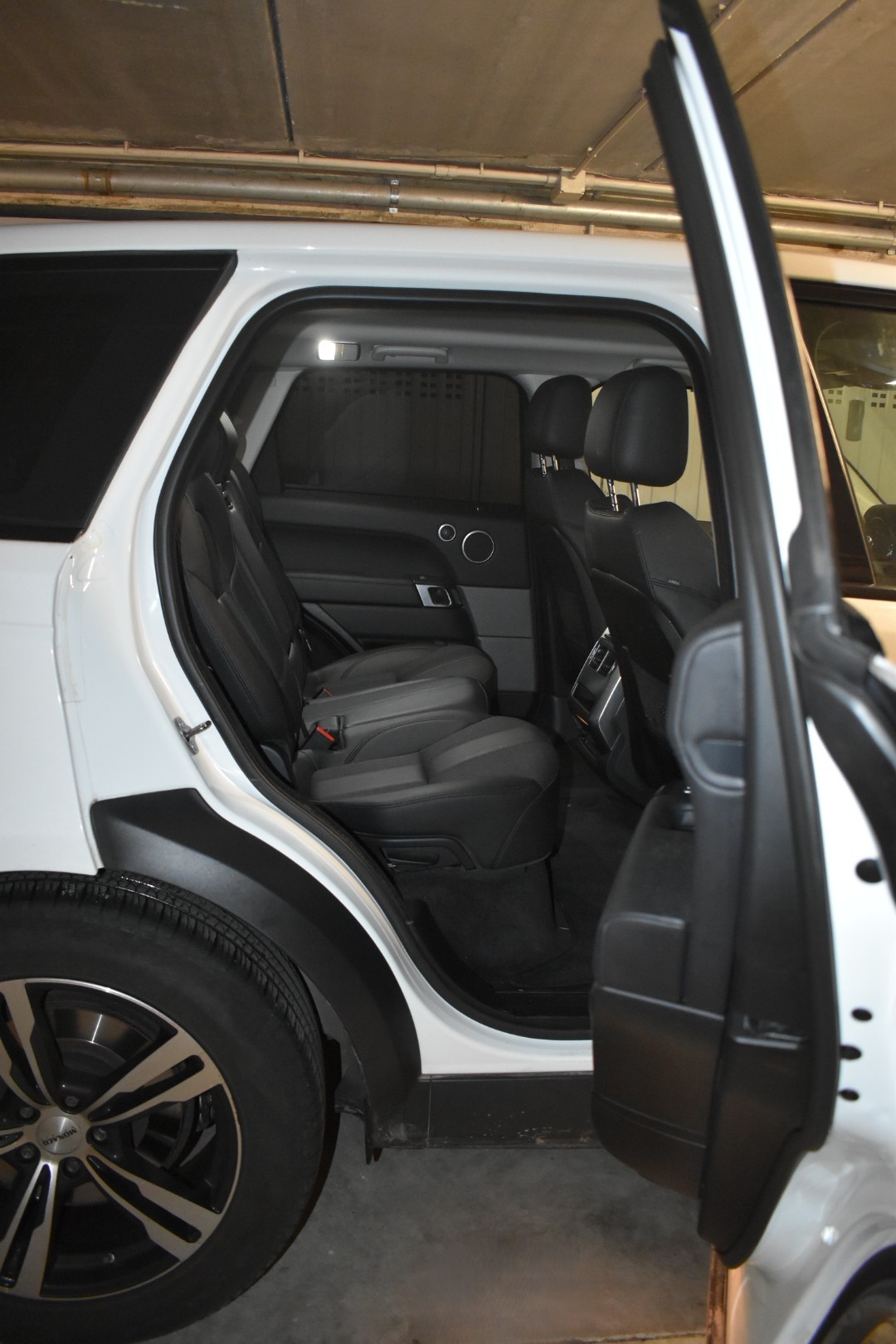 LAND ROVER Range Rover Sport 3.0 TDV6 SE Automatic-image-8