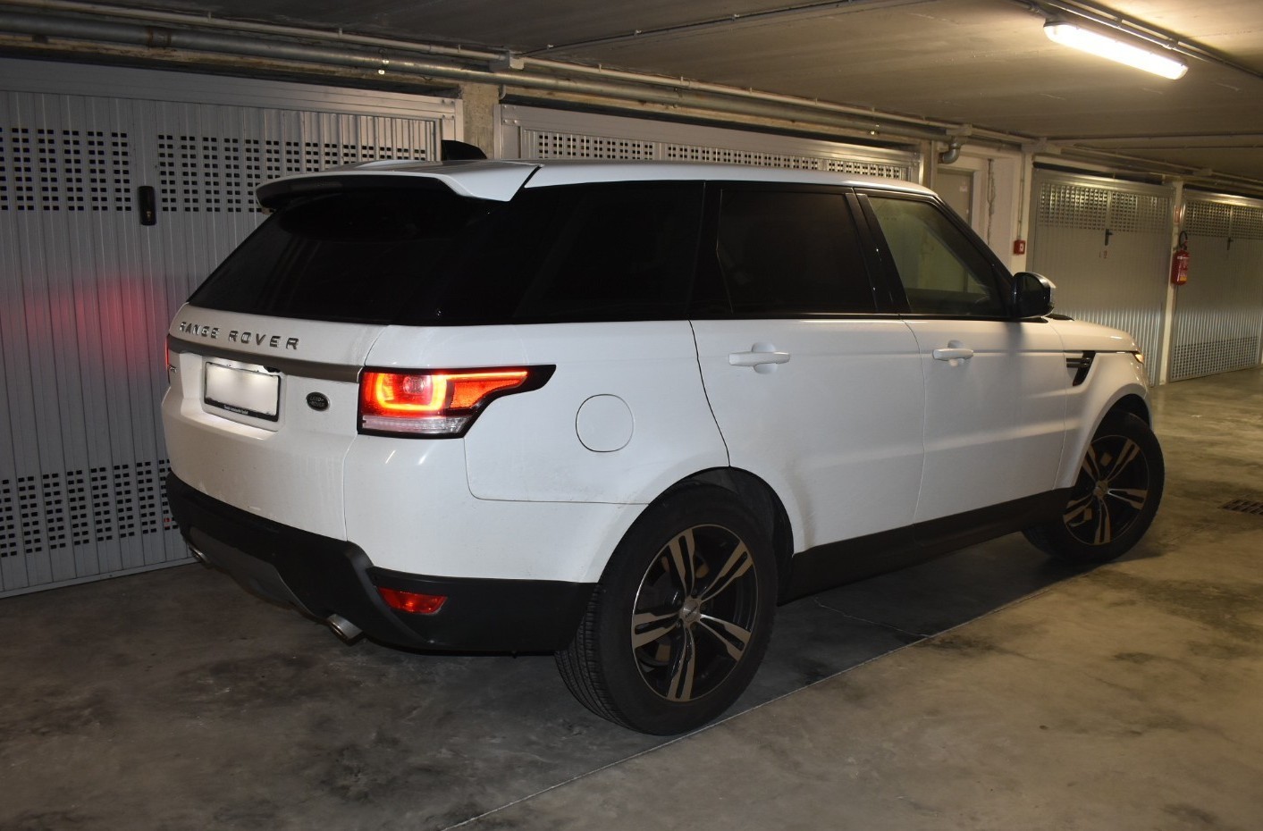 LAND ROVER Range Rover Sport 3.0 TDV6 SE Automatic-image-2