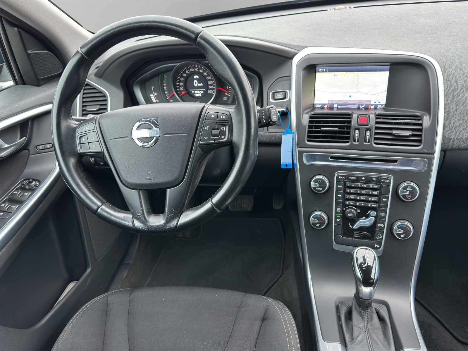 VOLVO XC60 D4 AWD Summum Geartronic-image-10