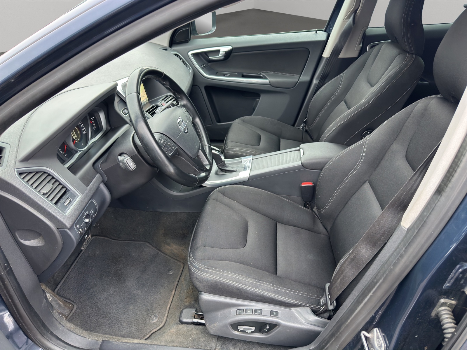 VOLVO XC60 D4 AWD Summum Geartronic-image-11