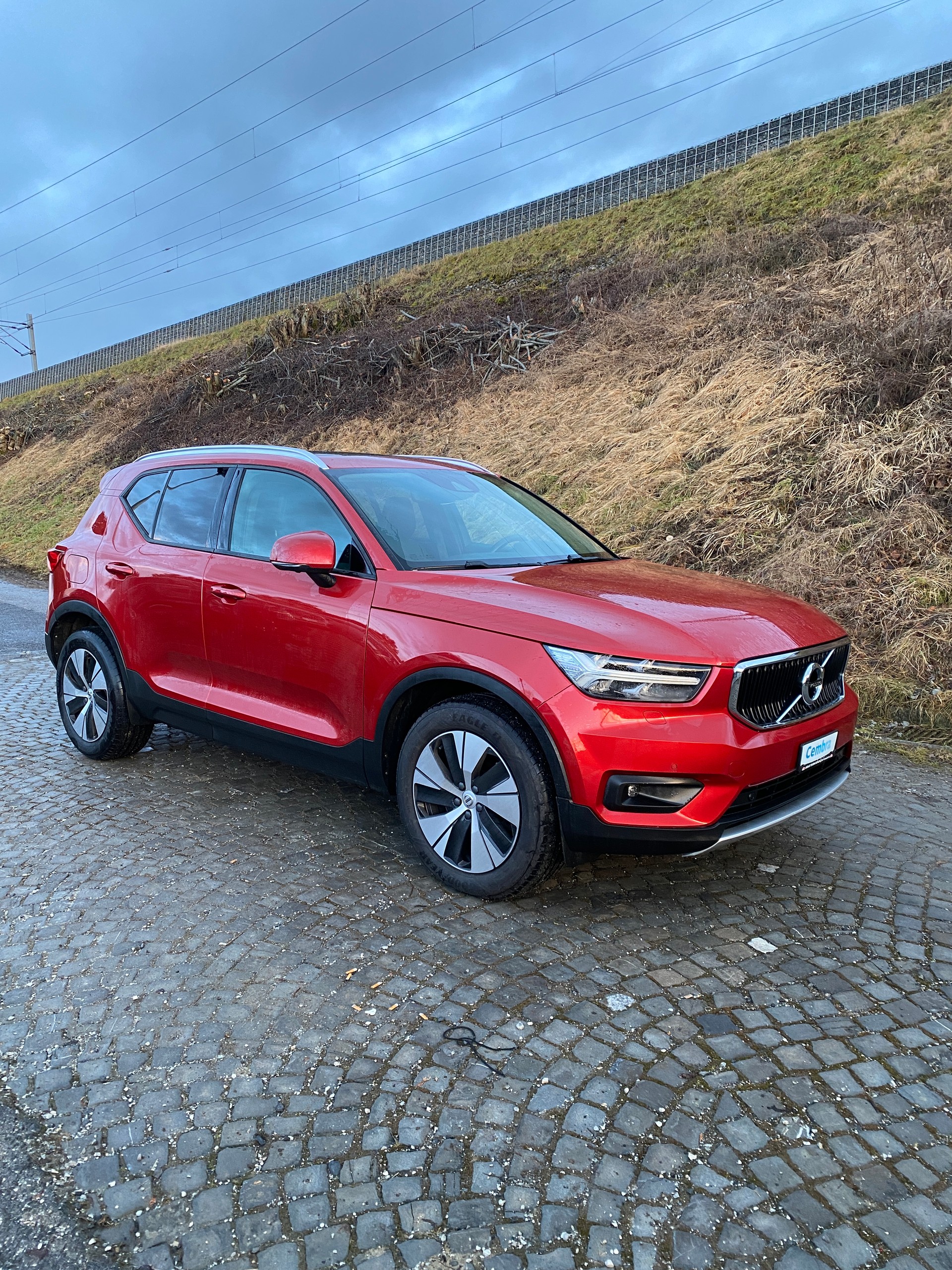 VOLVO XC40 T5 TwE Momentum DCT-image-0
