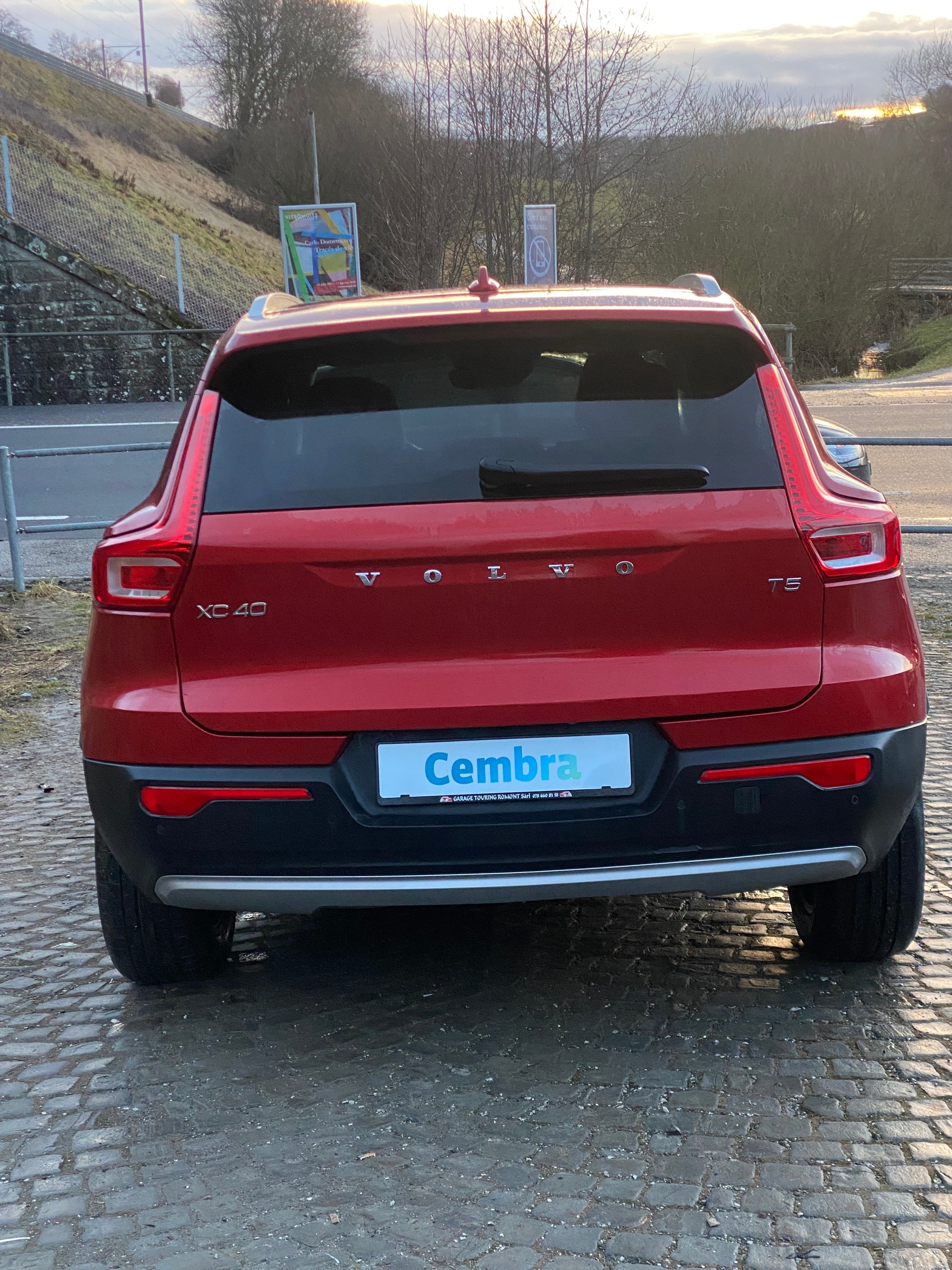 VOLVO XC40 T5 TwE Momentum DCT-image-3