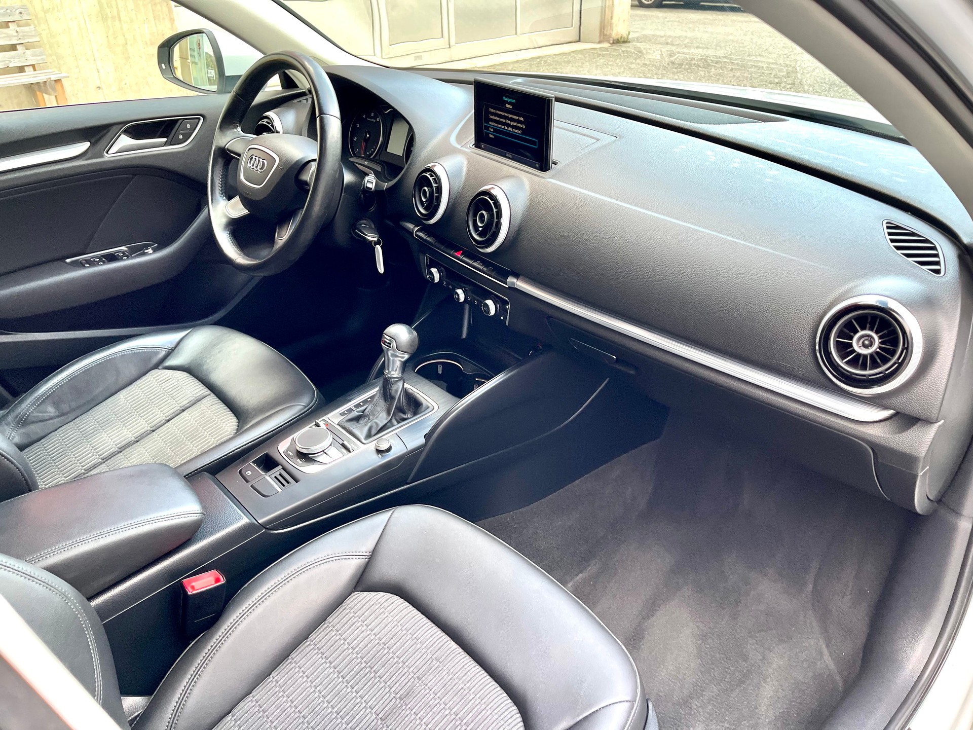 AUDI A3 Sportback 1.8 TFSI Ambiente S-tronic-image-10