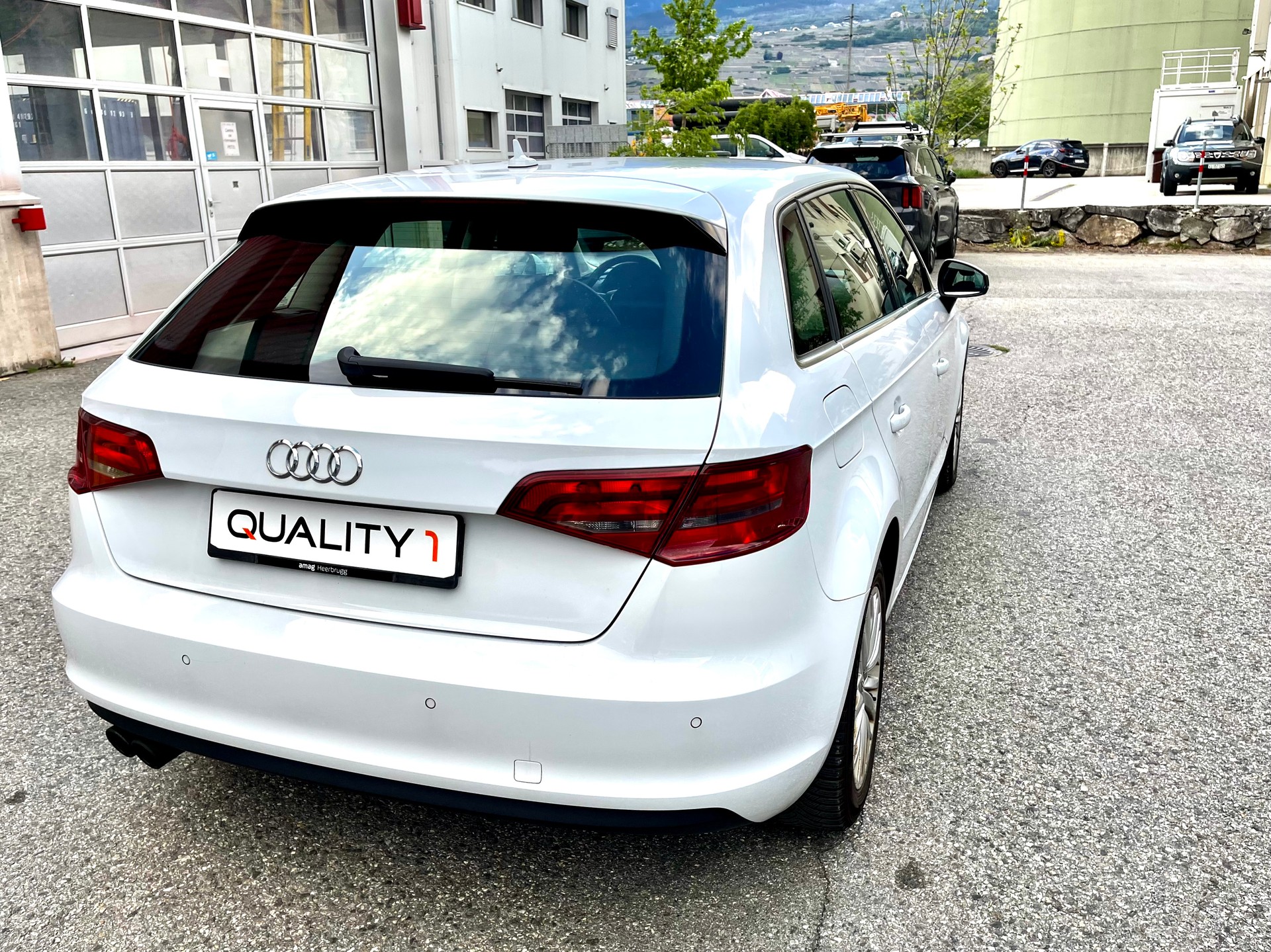 AUDI A3 Sportback 1.8 TFSI Ambiente S-tronic-image-14