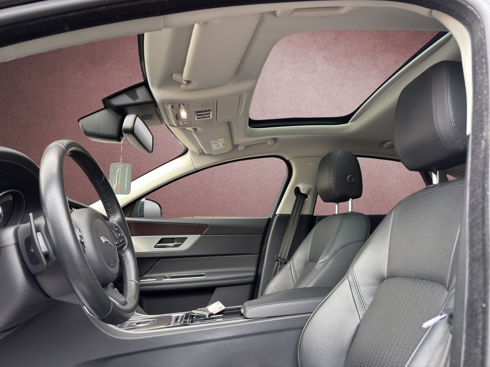 JAGUAR XF 20d R-Sport Automatic-image-9