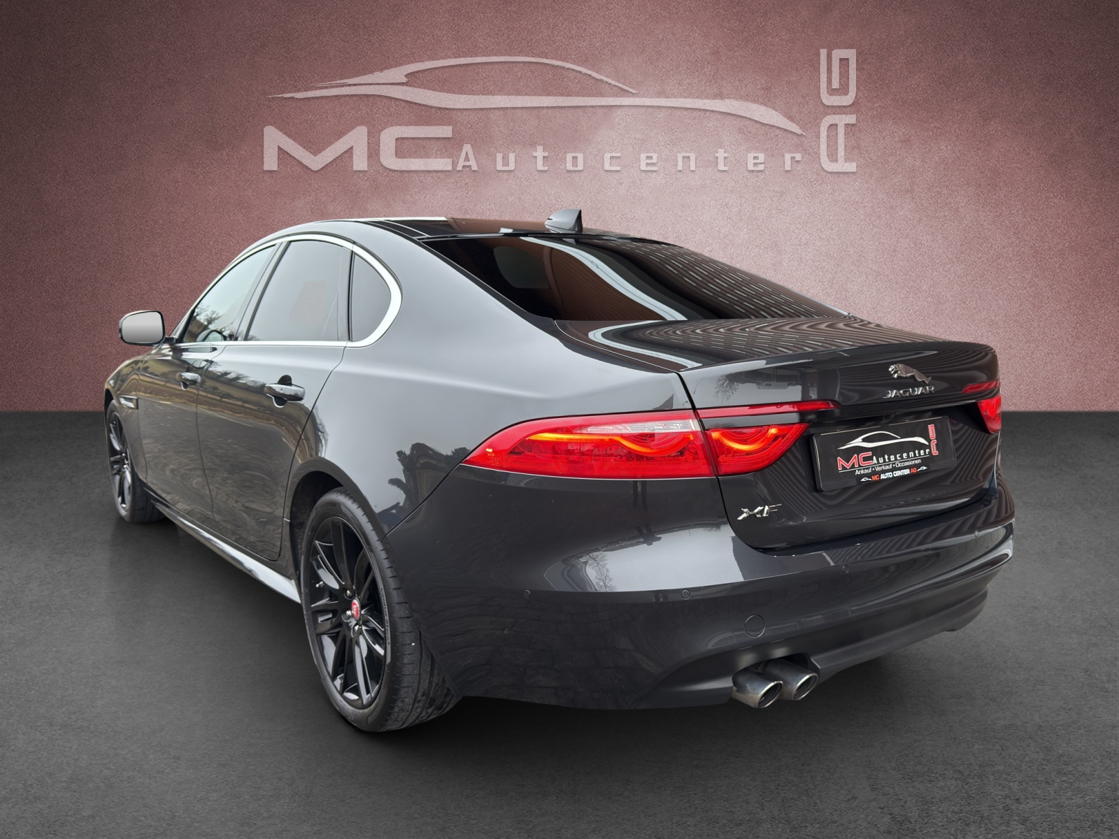 JAGUAR XF 20d R-Sport Automatic-image-2