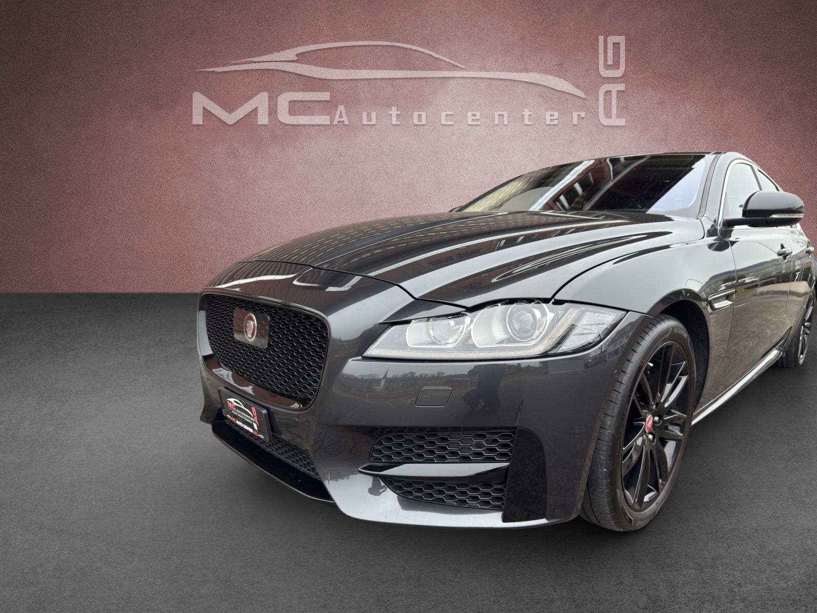 JAGUAR XF 20d R-Sport Automatic-image-13