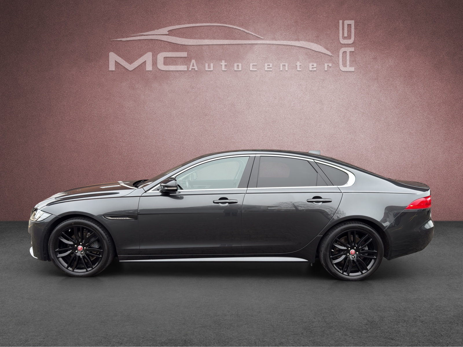 JAGUAR XF 20d R-Sport Automatic-image-1