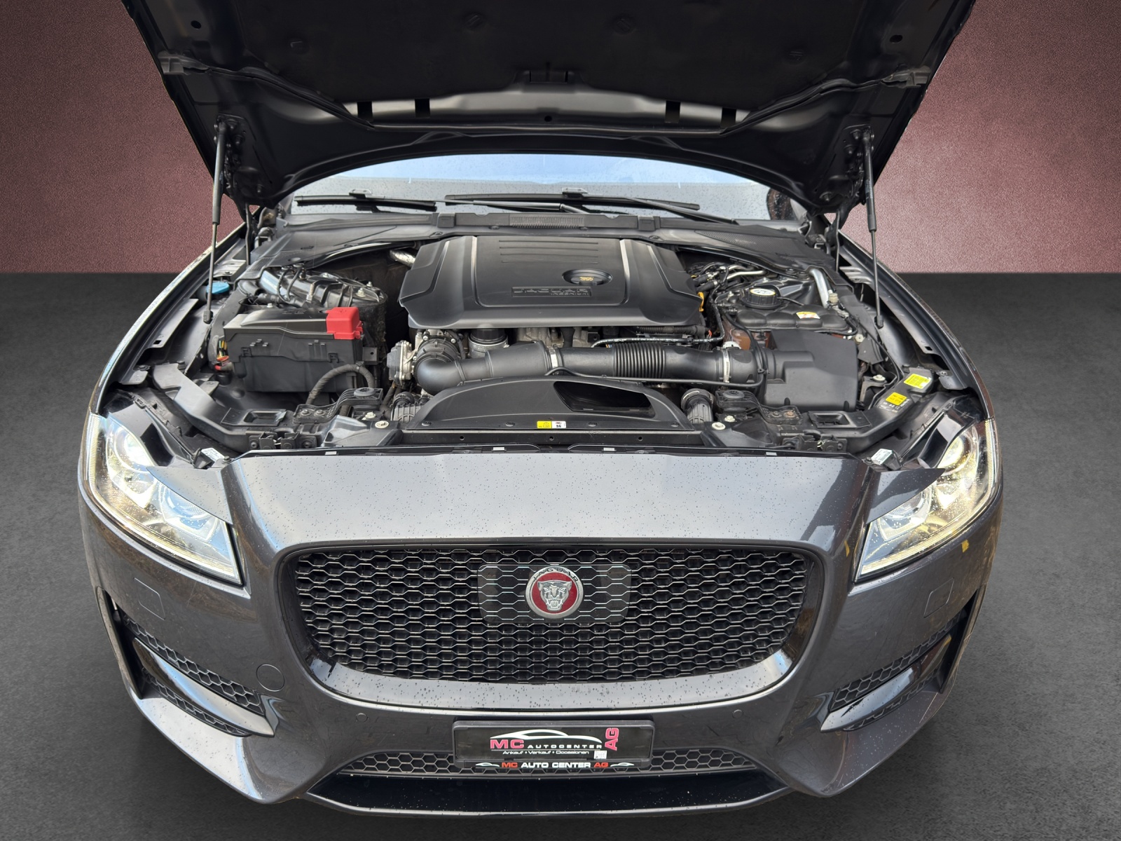 JAGUAR XF 20d R-Sport Automatic-image-14