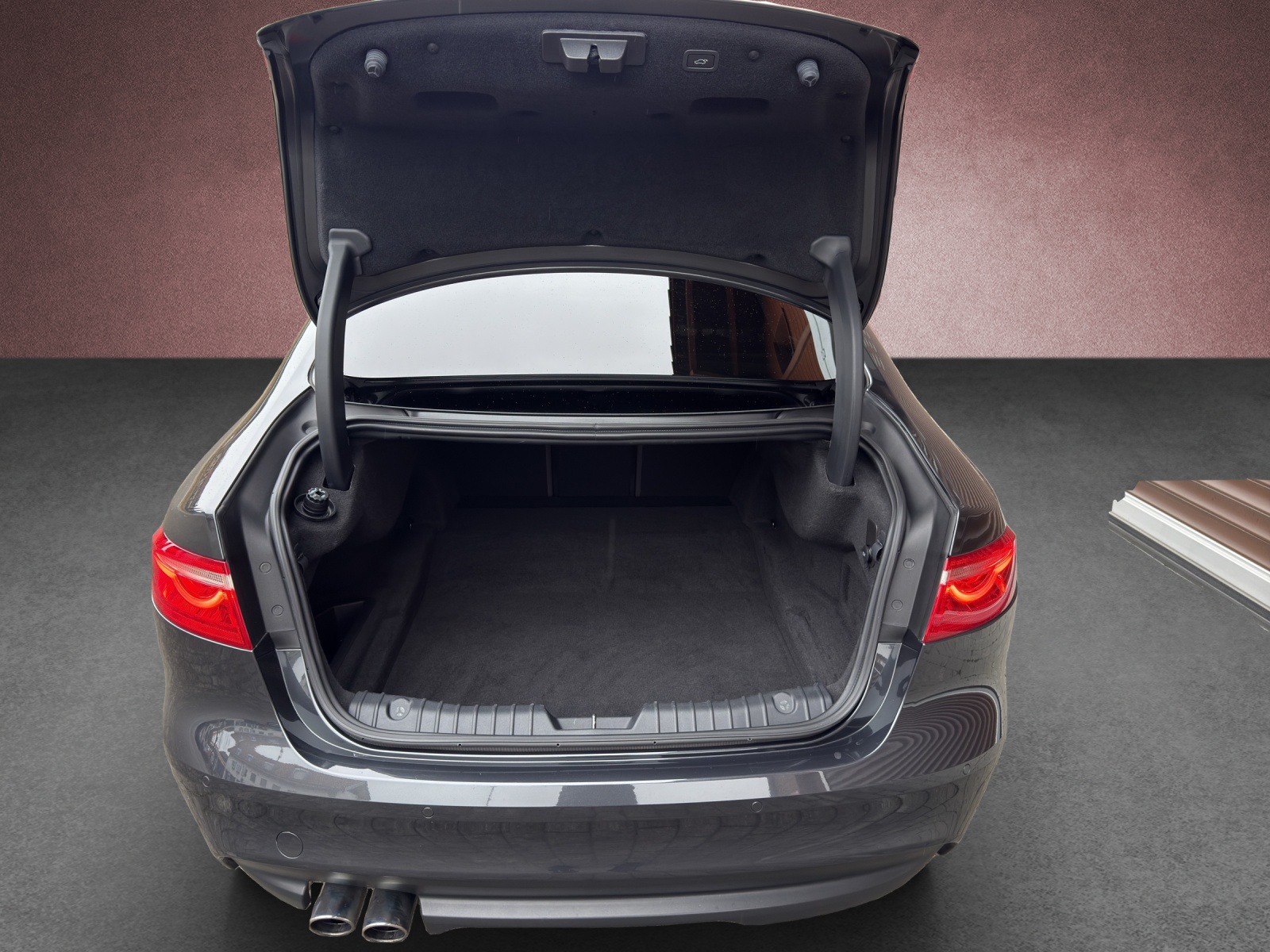 JAGUAR XF 20d R-Sport Automatic-image-12