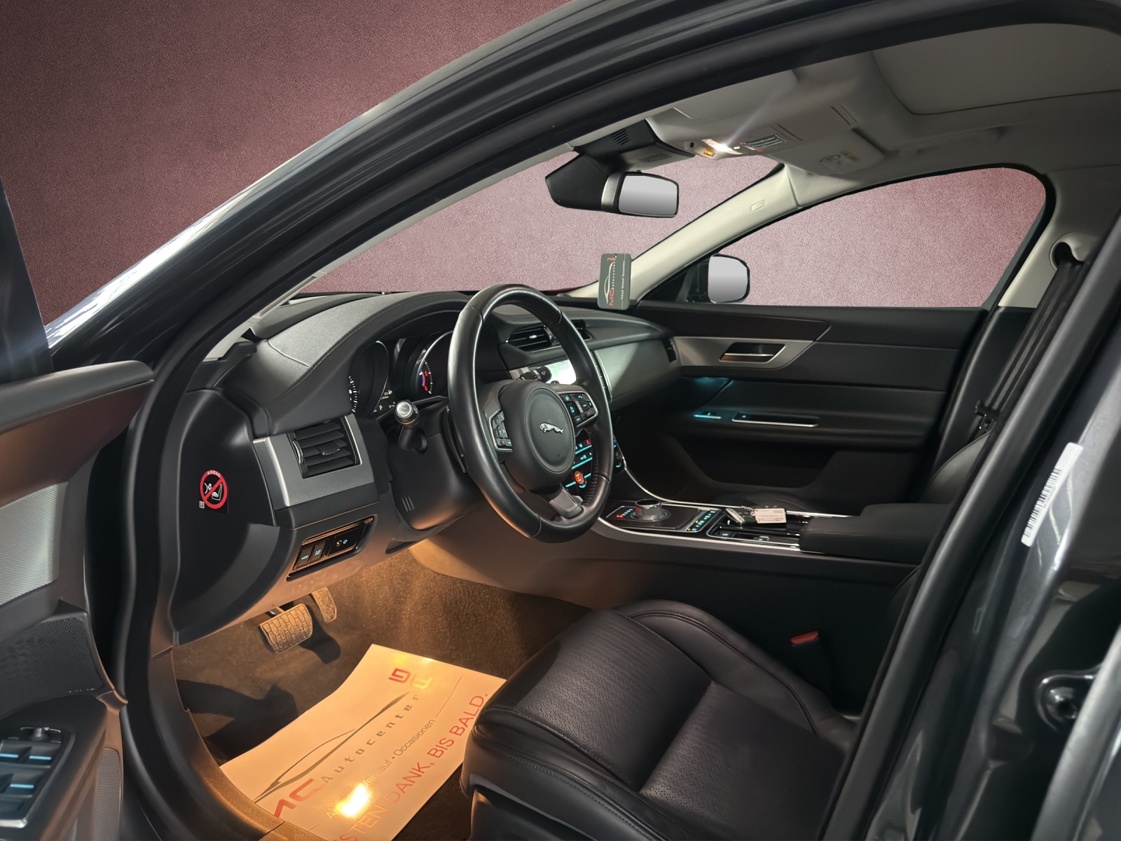 JAGUAR XF 20d R-Sport Automatic-image-5