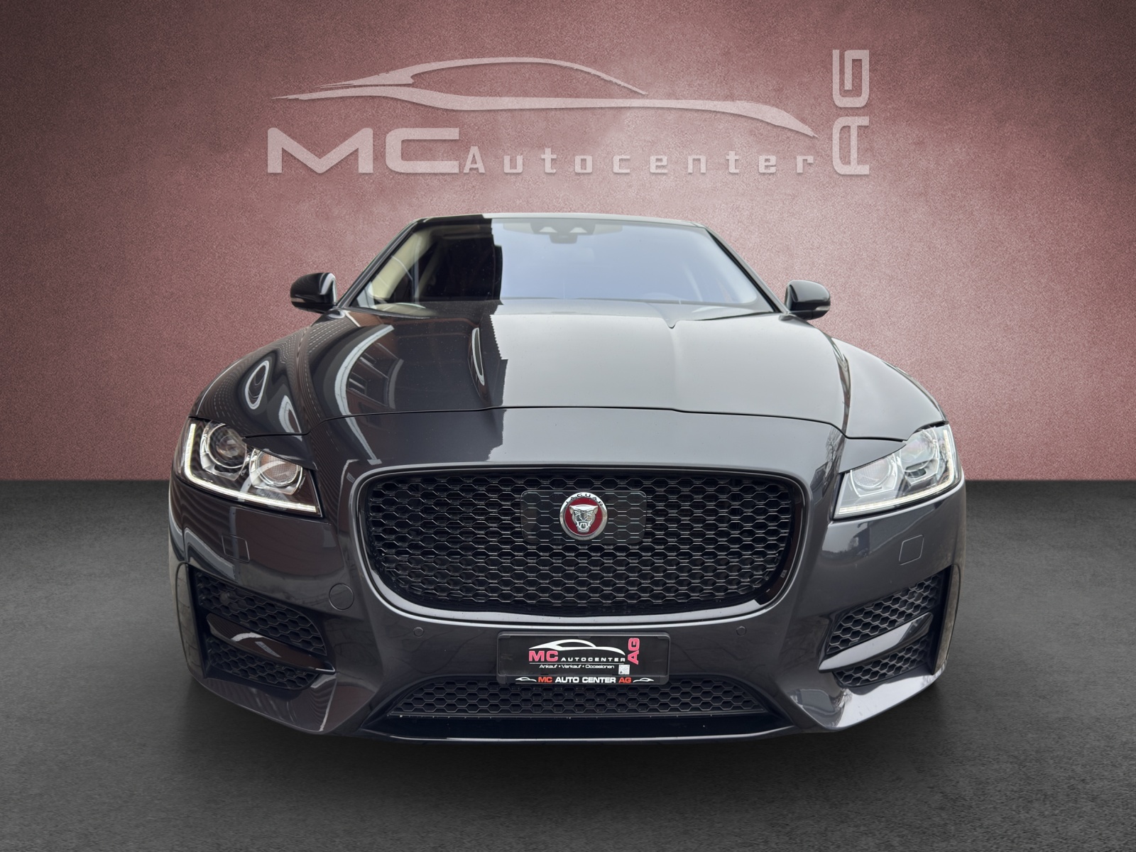 JAGUAR XF 20d R-Sport Automatic-image-3