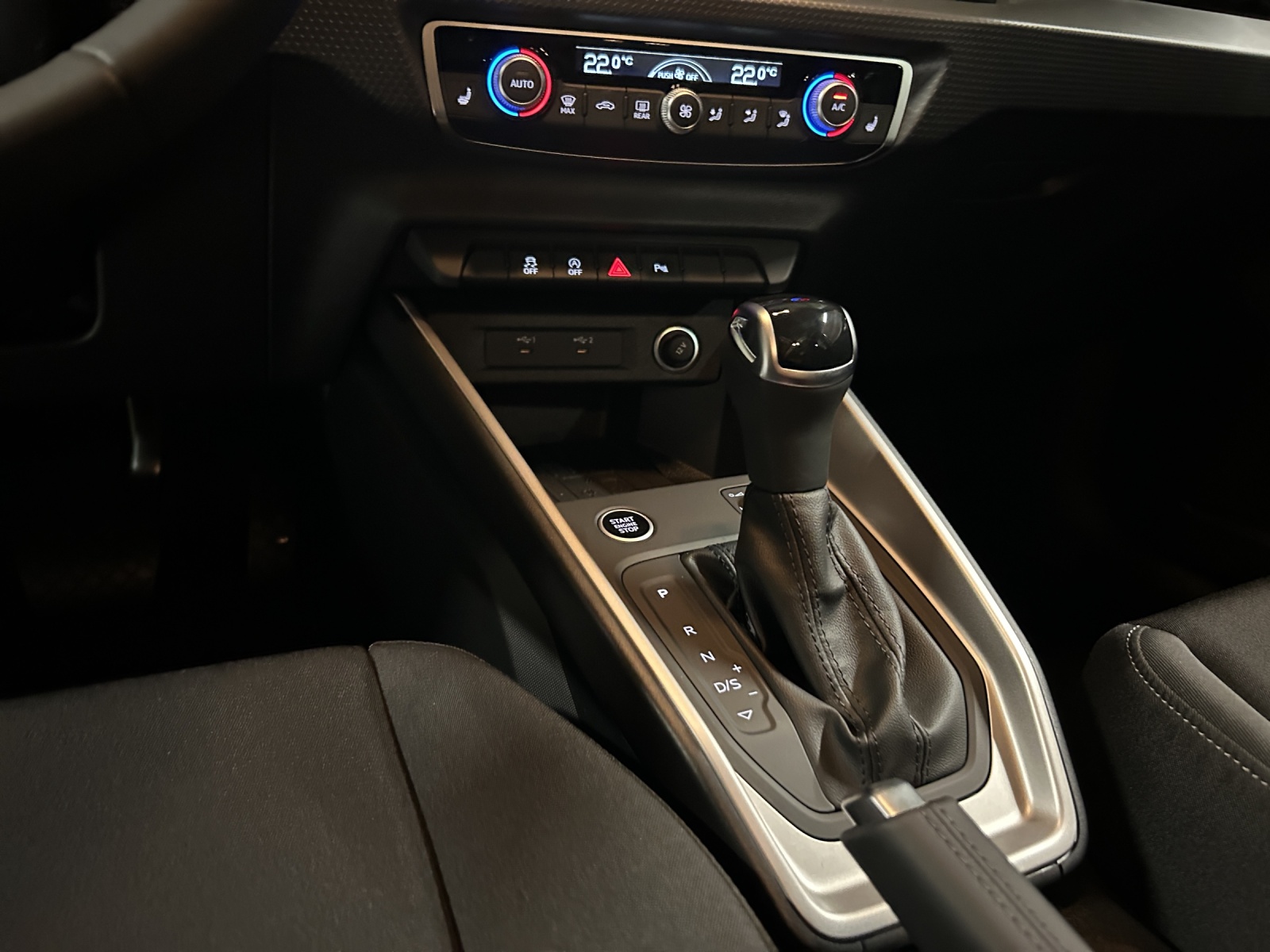 AUDI A1 Sportback 30 TFSI Attraction S-tronic-image-13