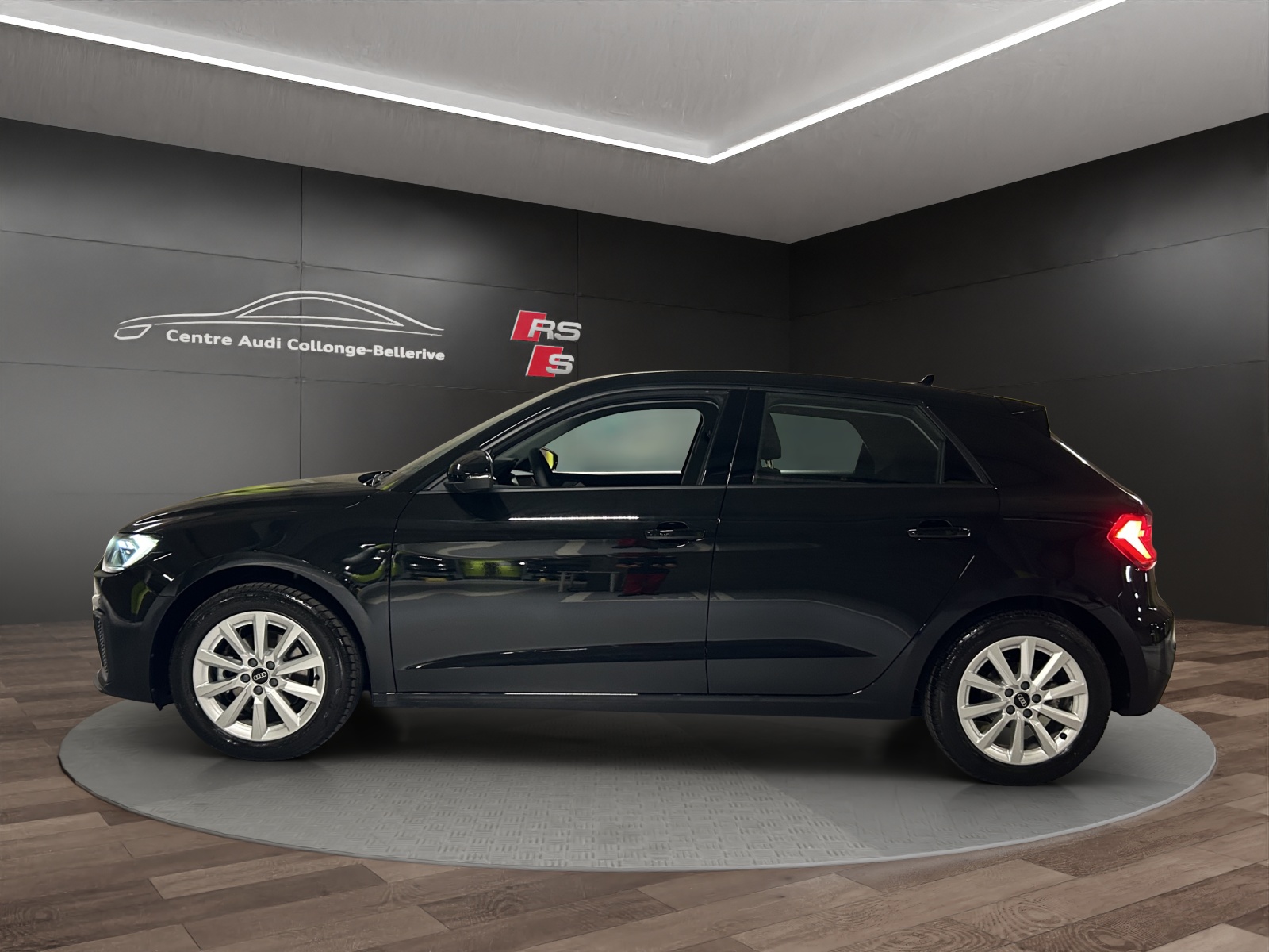 AUDI A1 Sportback 30 TFSI Attraction S-tronic-image-2