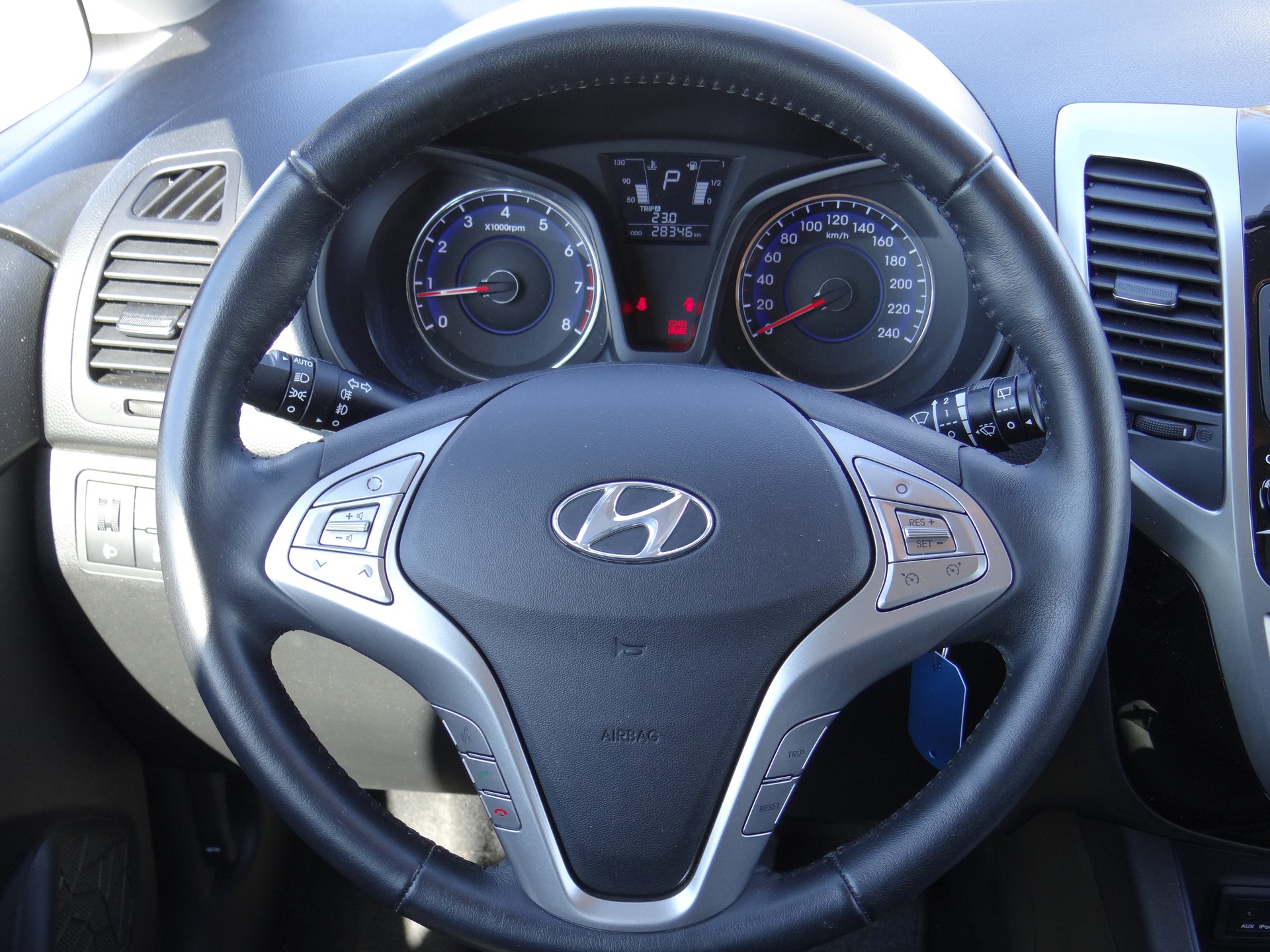 HYUNDAI iX20 1.6 Premium Automatic-image-14