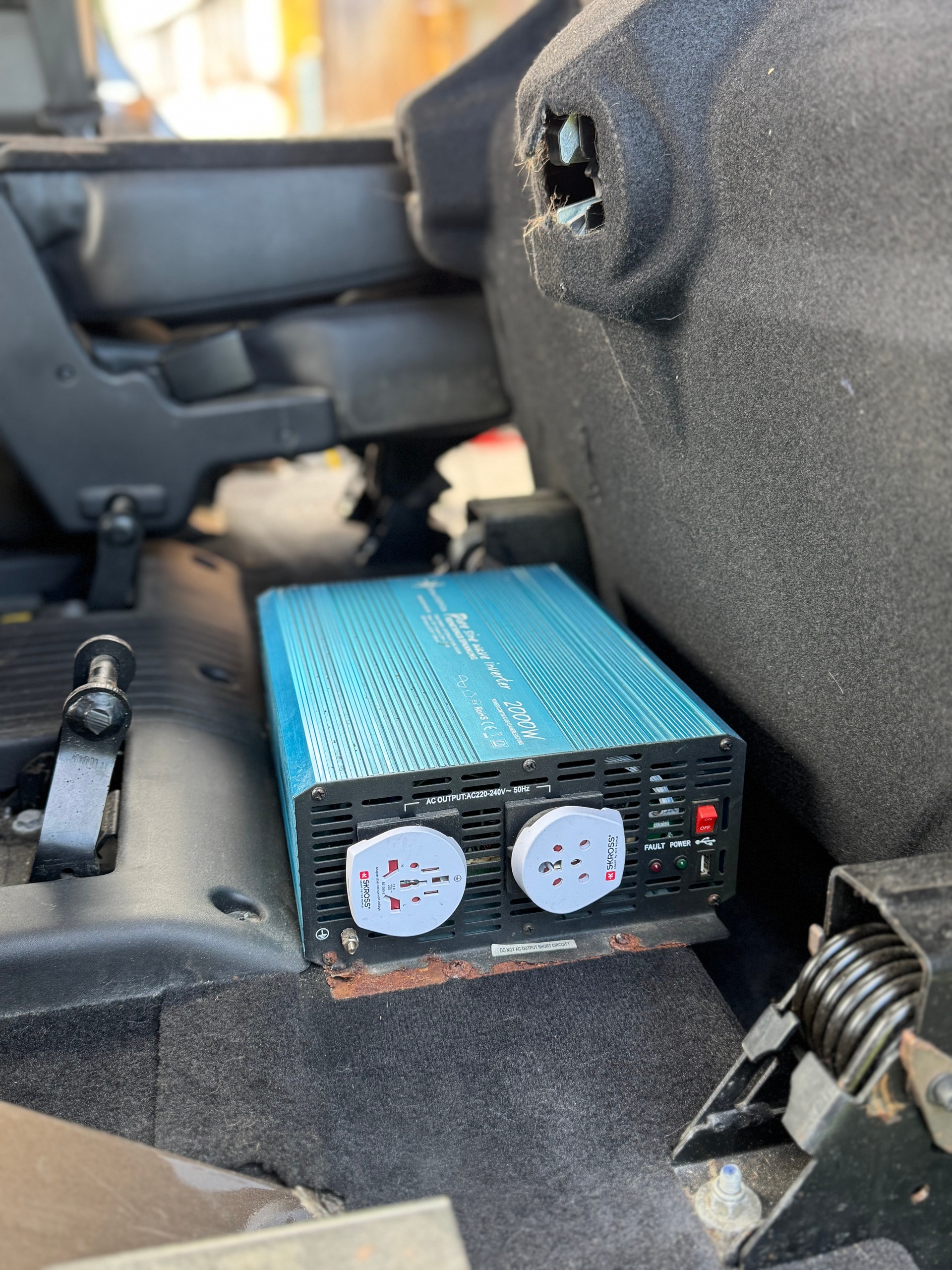 LAND ROVER Defender 110 2.2 TD4 Station Wagon-image-19