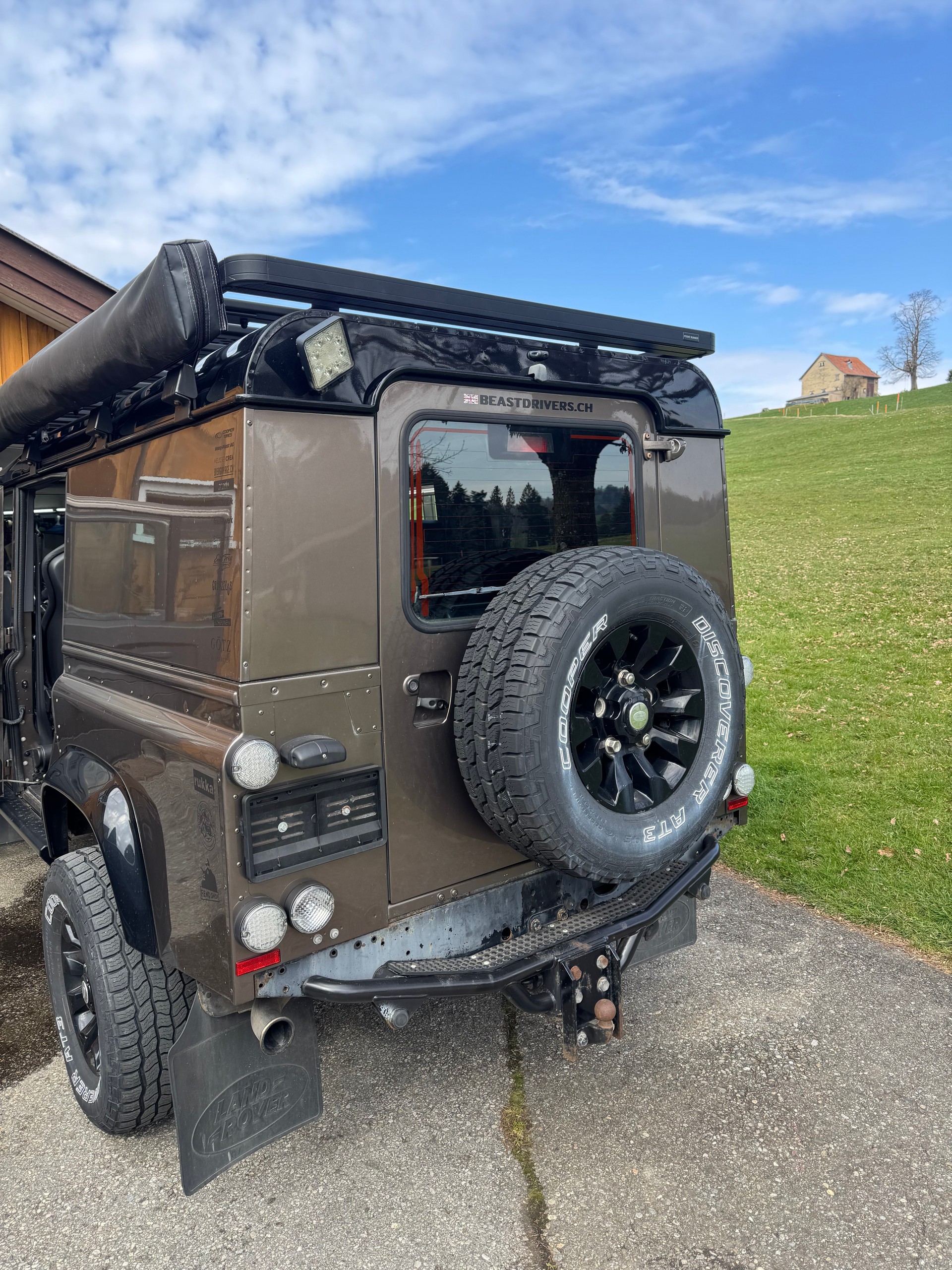 LAND ROVER Defender 110 2.2 TD4 Station Wagon-image-5