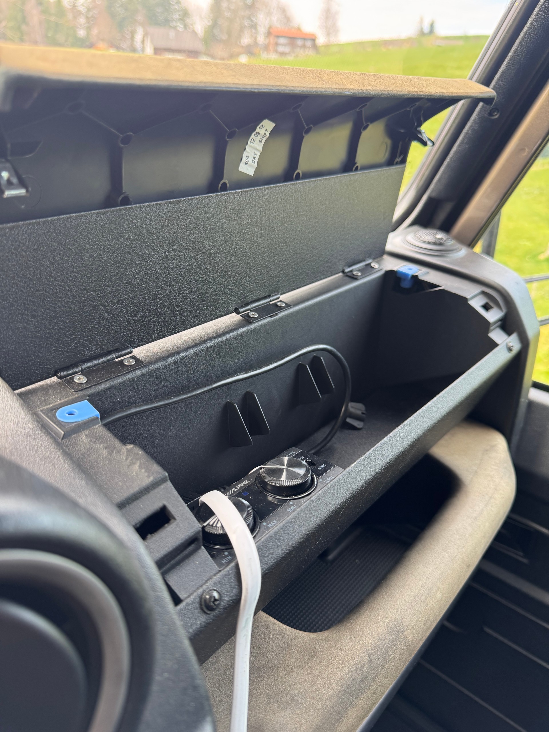 LAND ROVER Defender 110 2.2 TD4 Station Wagon-image-28