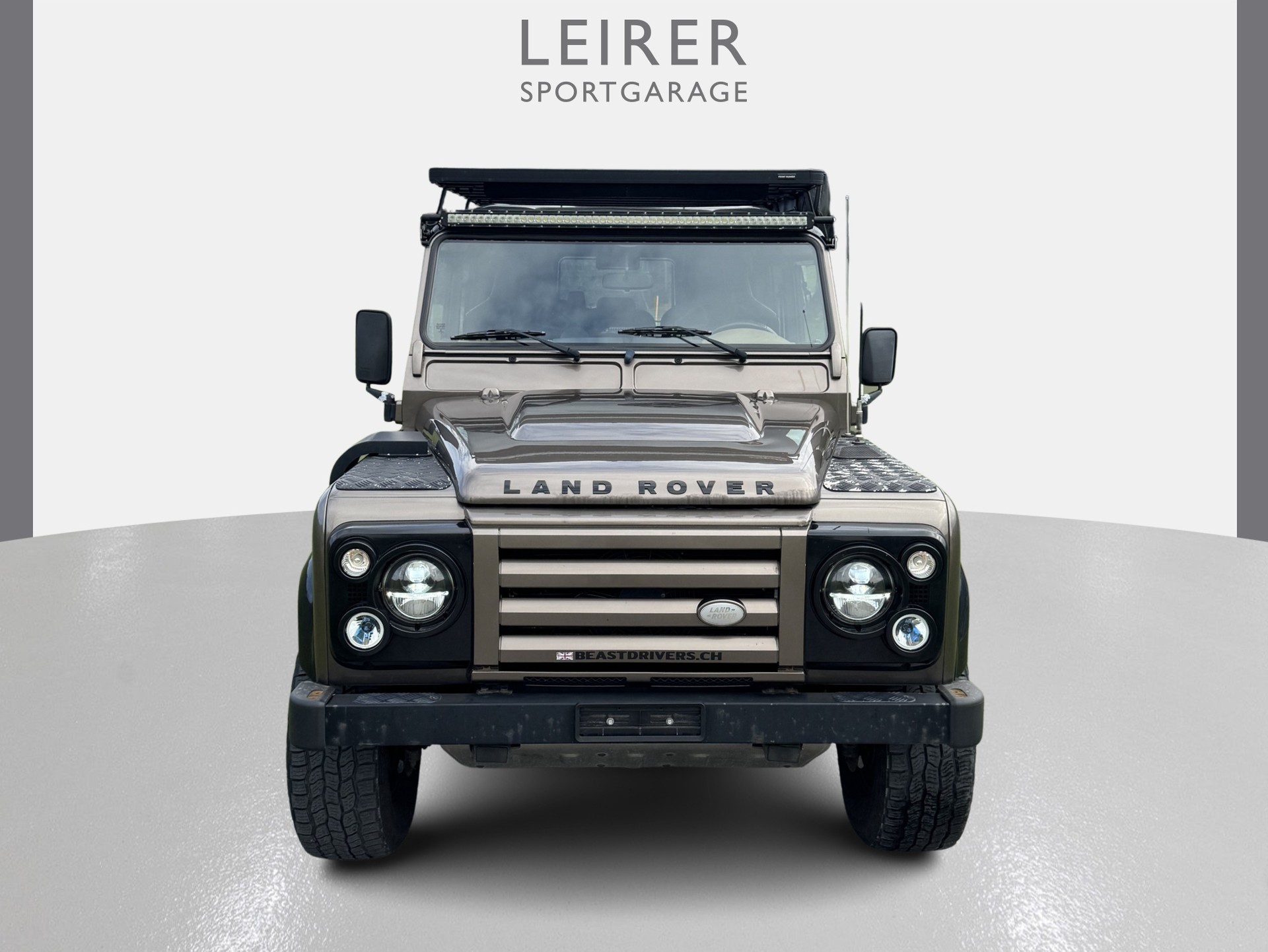 LAND ROVER Defender 110 2.2 TD4 Station Wagon-image-4