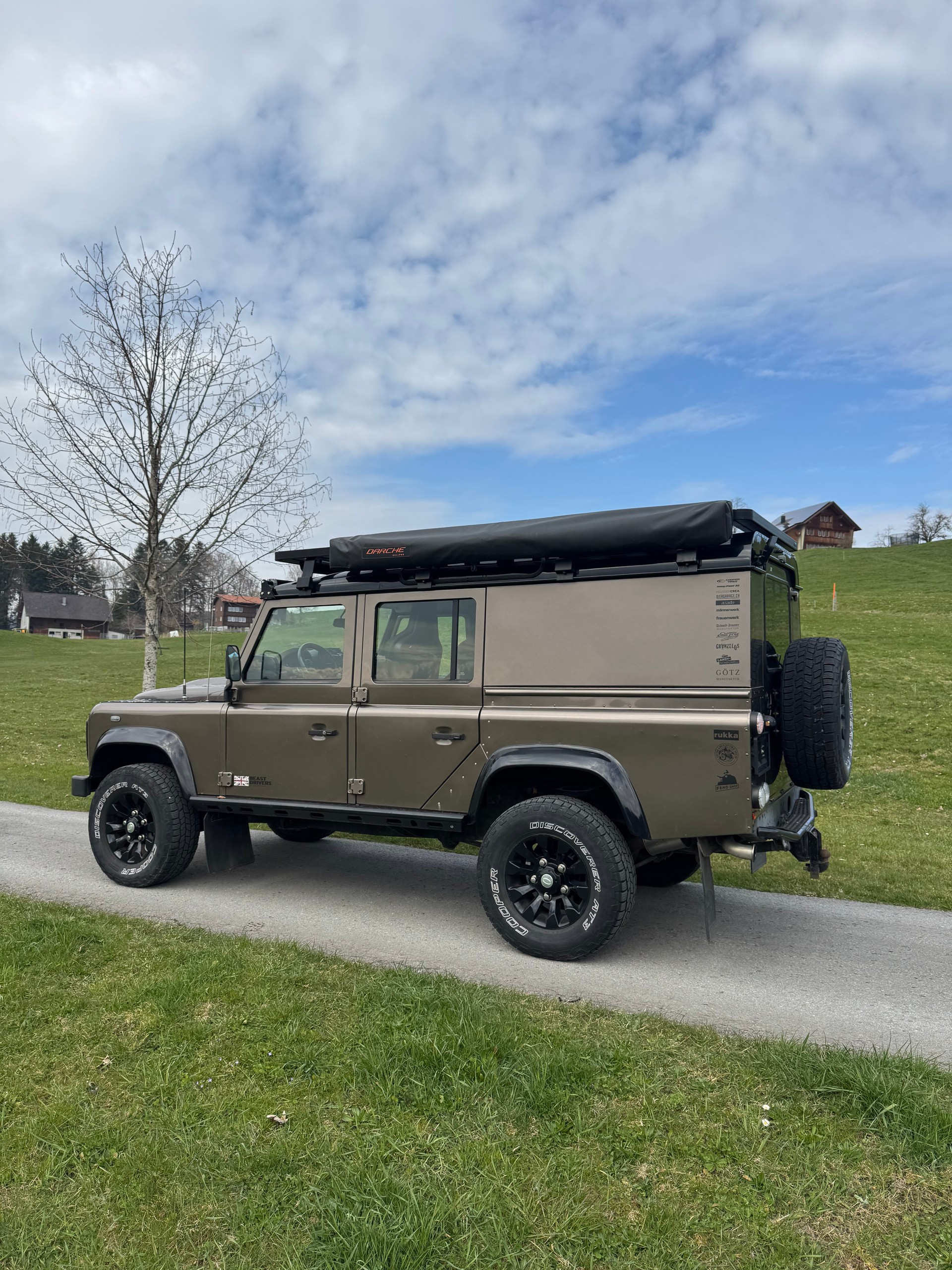 LAND ROVER Defender 110 2.2 TD4 Station Wagon-image-9