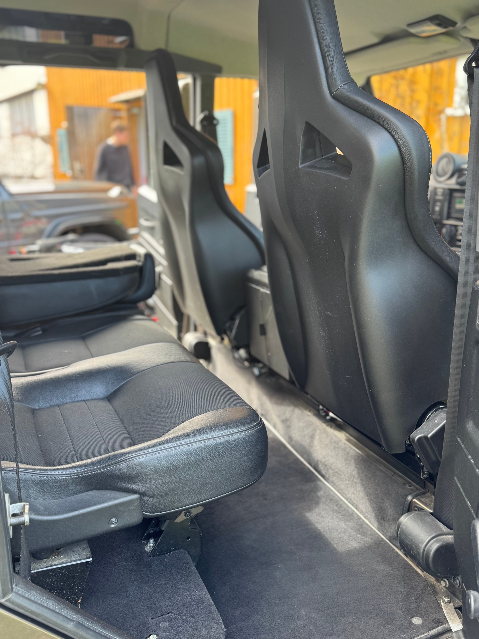 LAND ROVER Defender 110 2.2 TD4 Station Wagon-image-20