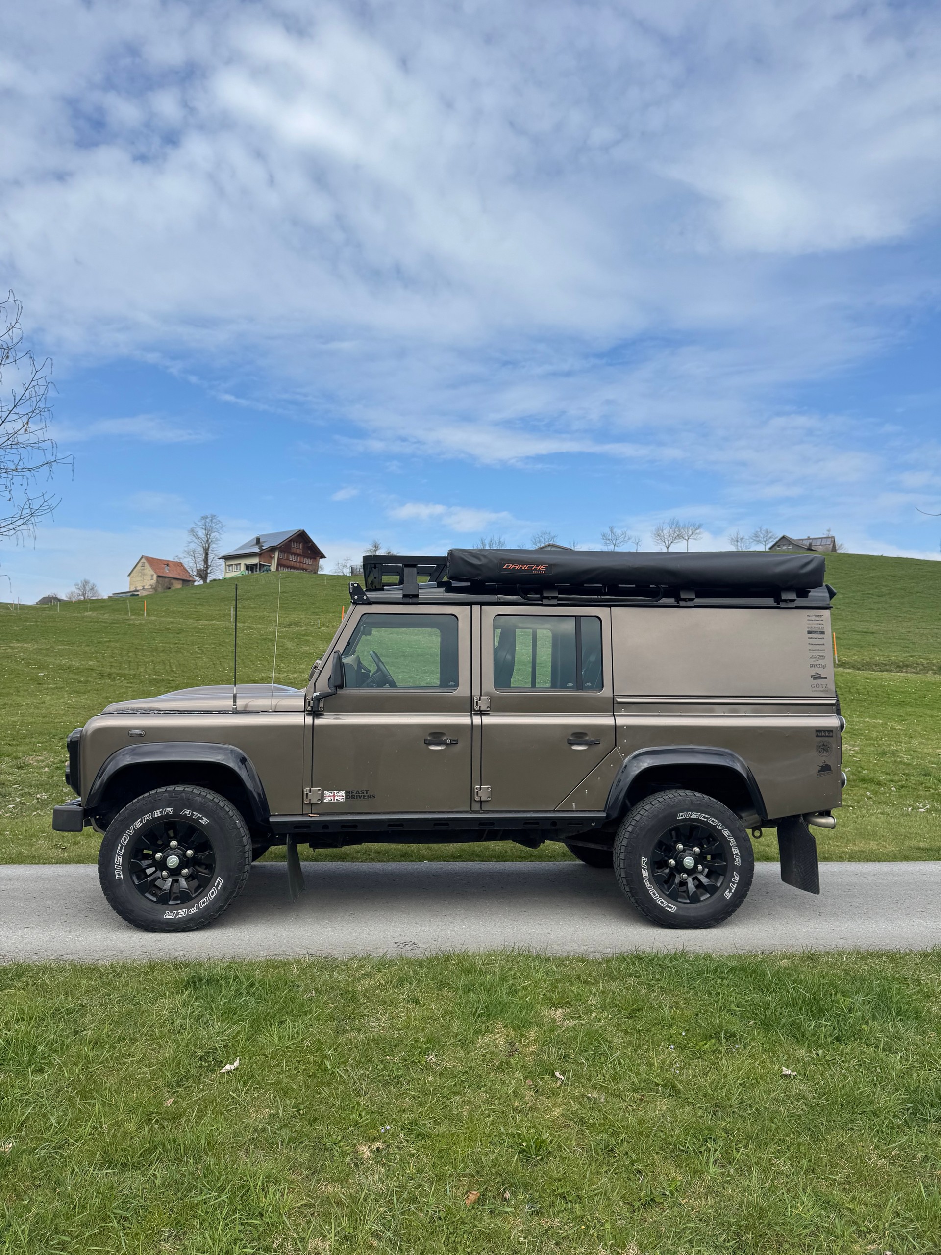 LAND ROVER Defender 110 2.2 TD4 Station Wagon-image-8