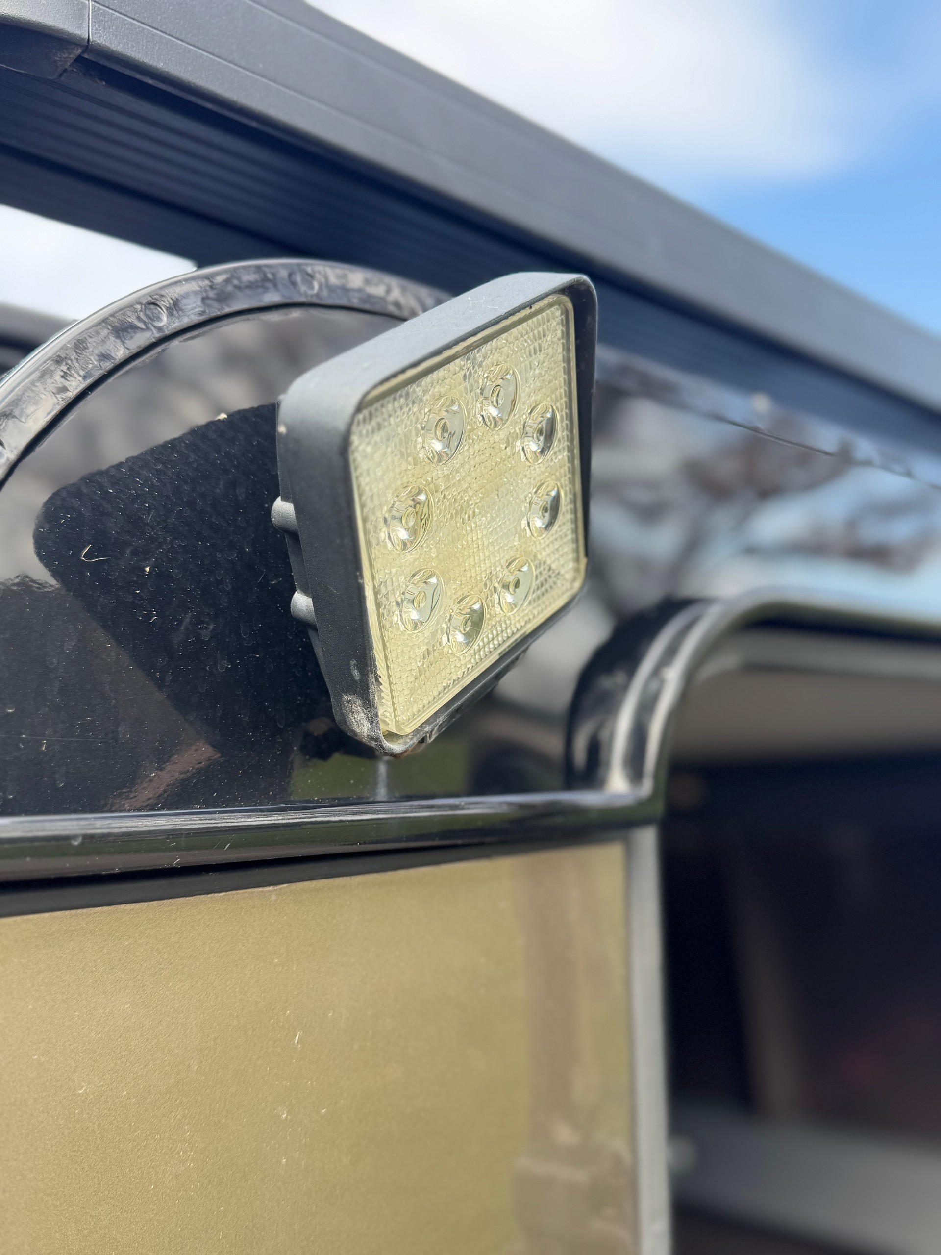 LAND ROVER Defender 110 2.2 TD4 Station Wagon-image-24