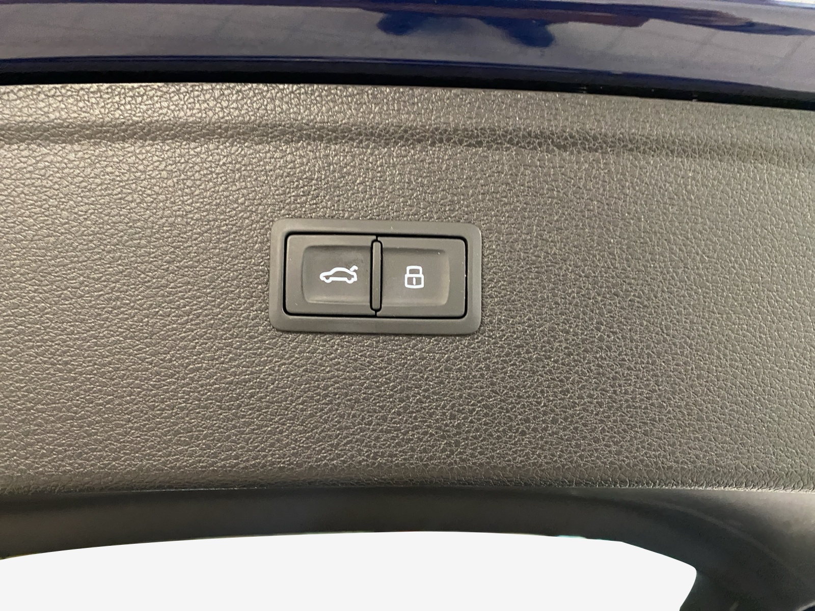 AUDI Q5 40 TDI Black Edition quattro S-tronic-image-13