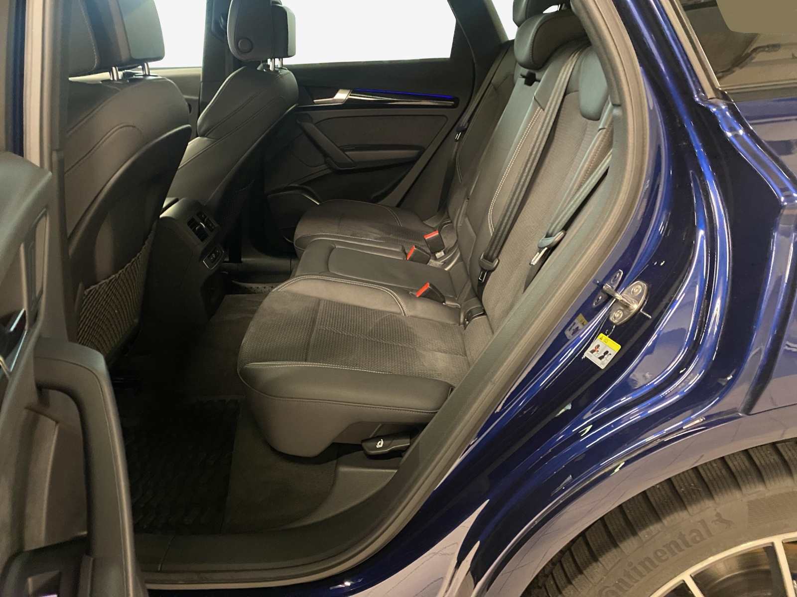 AUDI Q5 40 TDI Black Edition quattro S-tronic-image-11