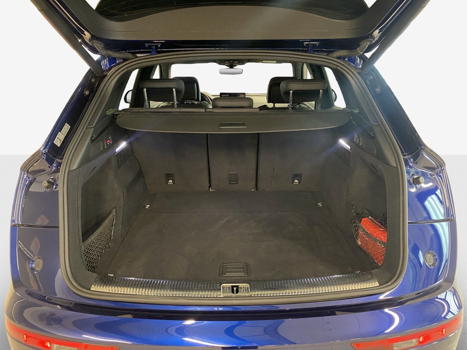 AUDI Q5 40 TDI Black Edition quattro S-tronic-image-12